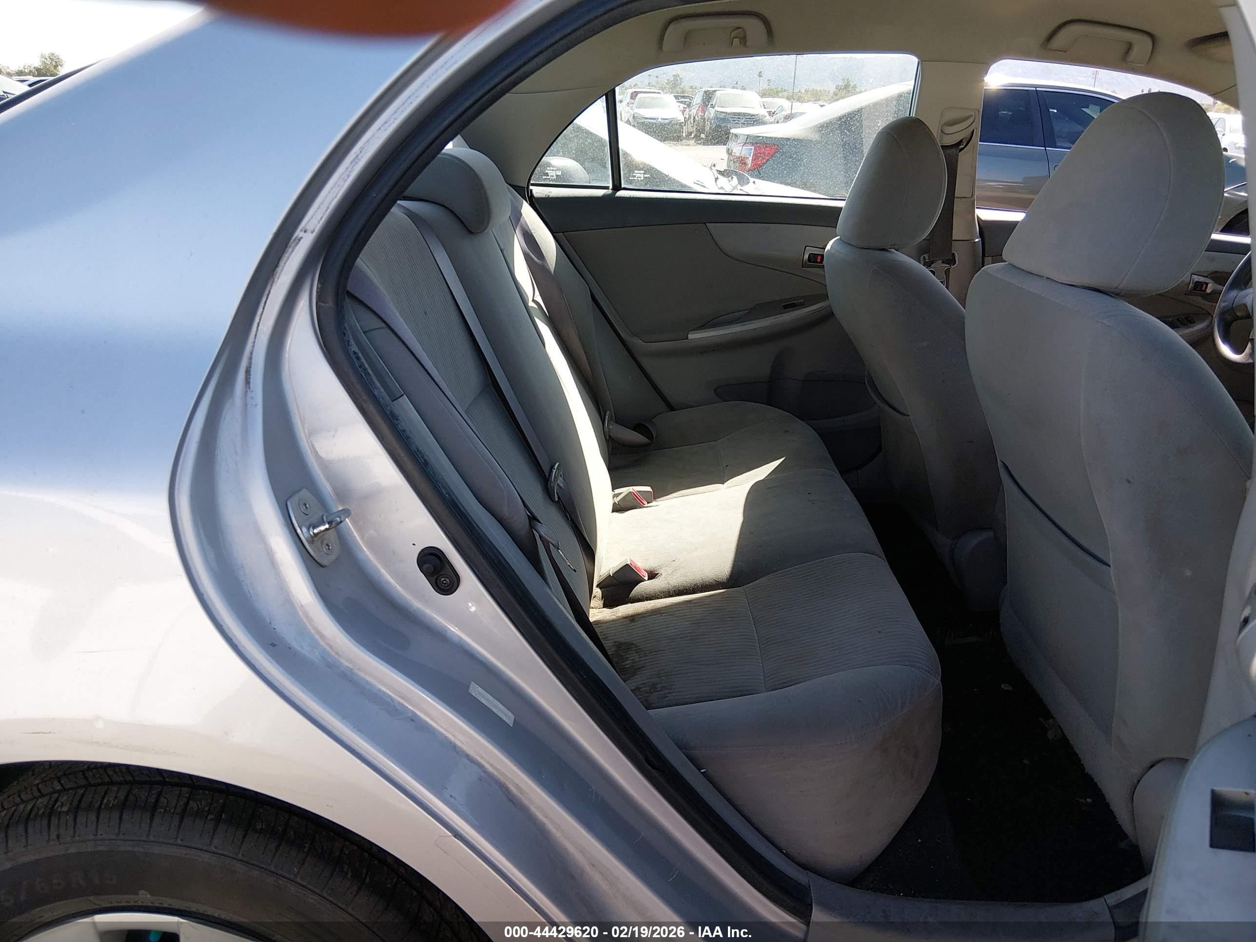 TOYOTA COROLLA image 8