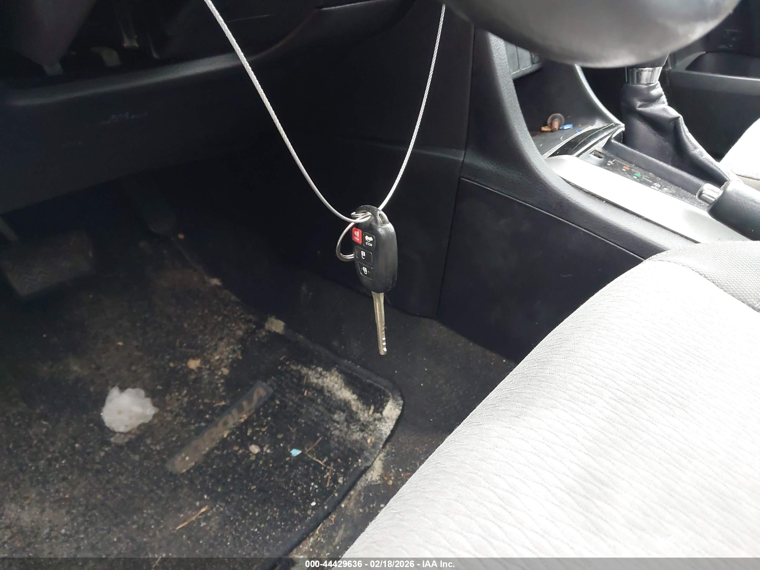 TOYOTA COROLLA image 11