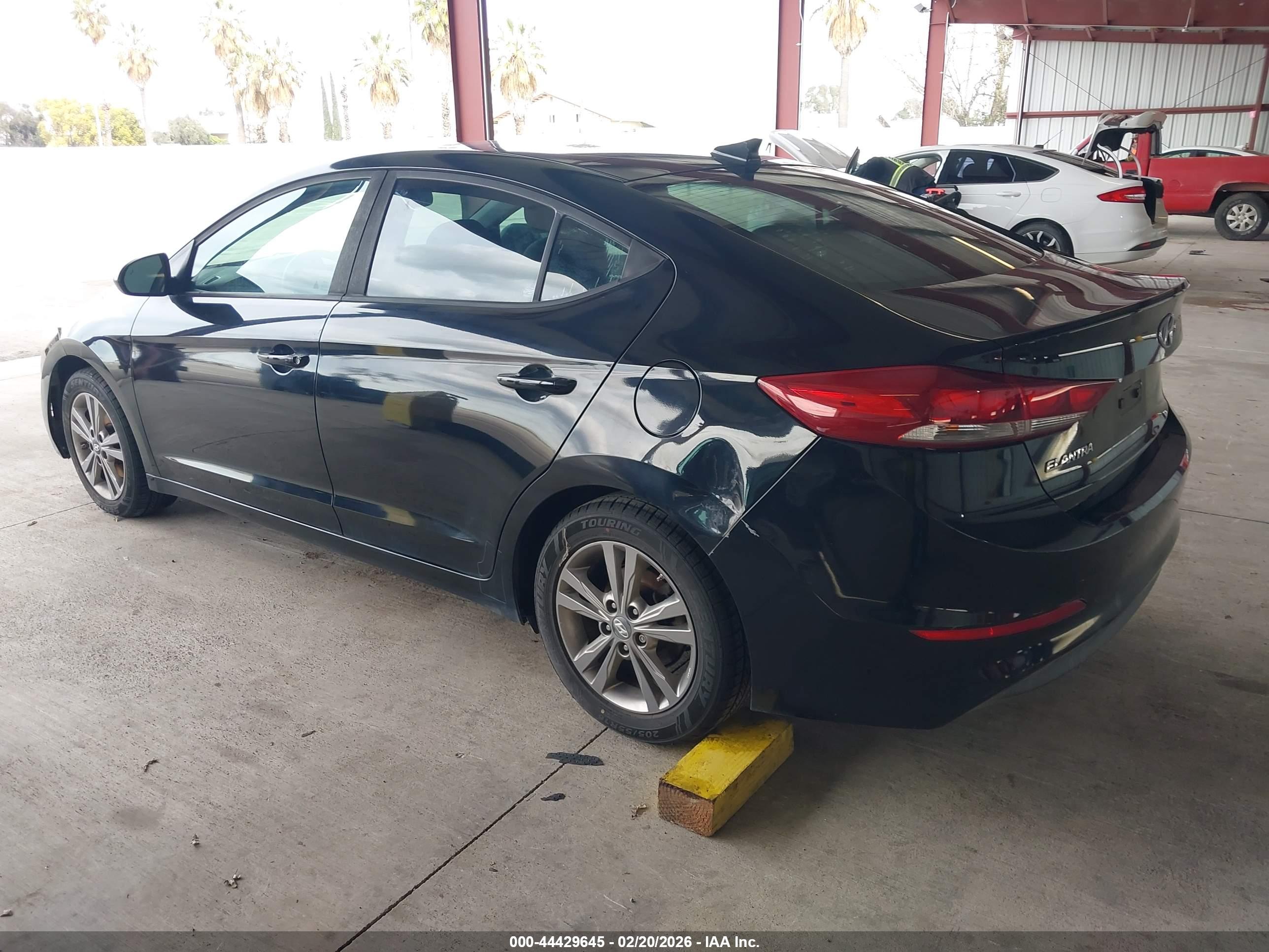 HYUNDAI ELANTRA image 3