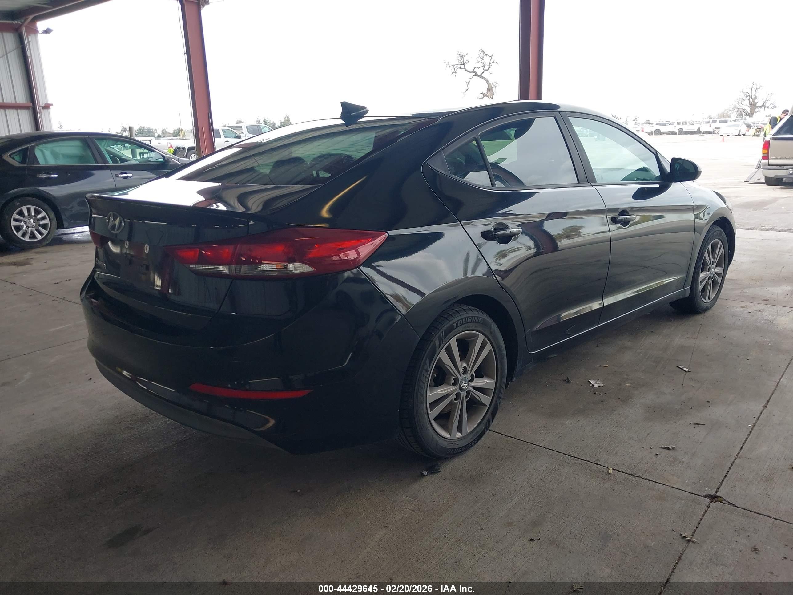 HYUNDAI ELANTRA image 4
