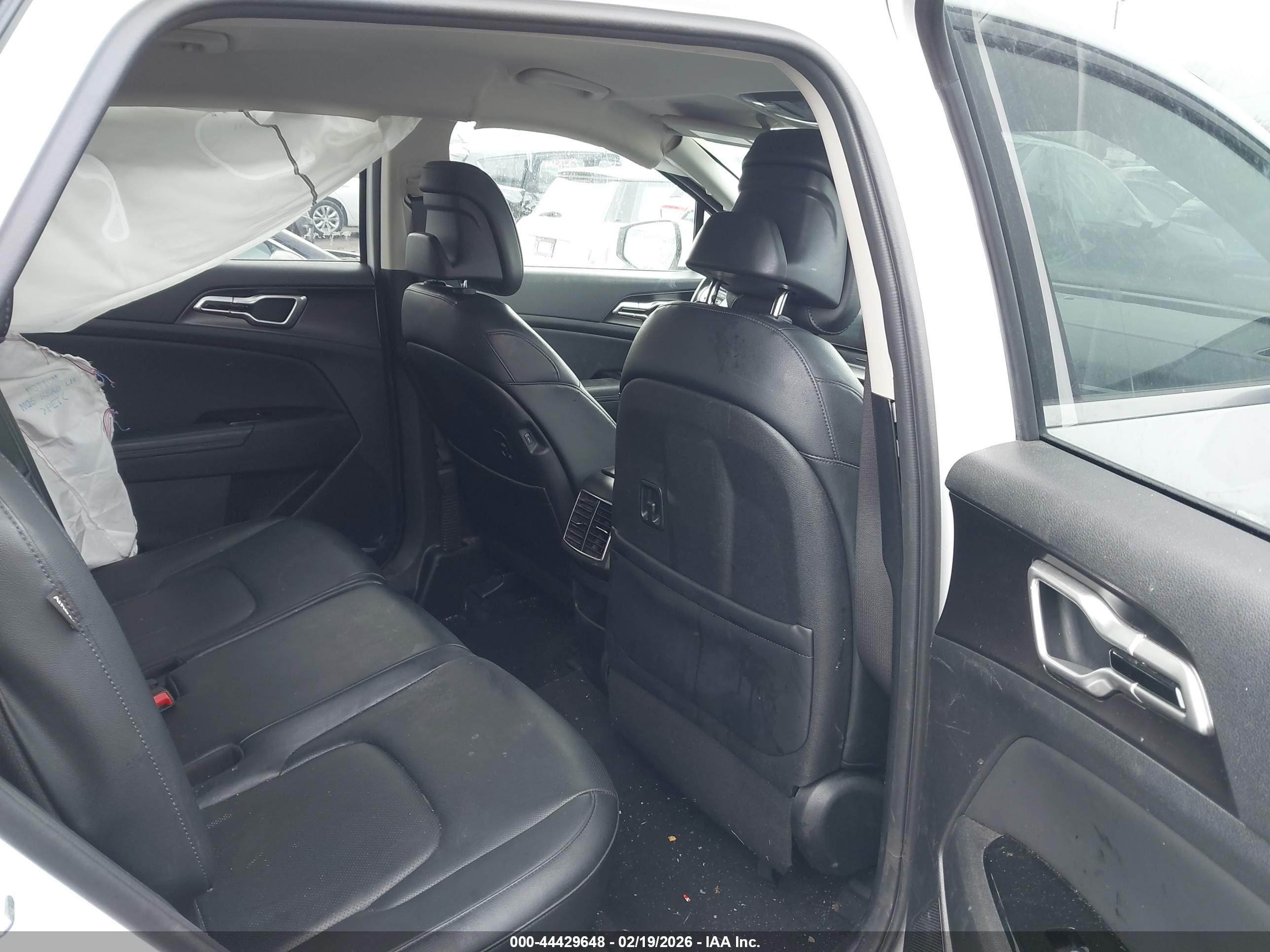 KIA SPORTAGE image 8