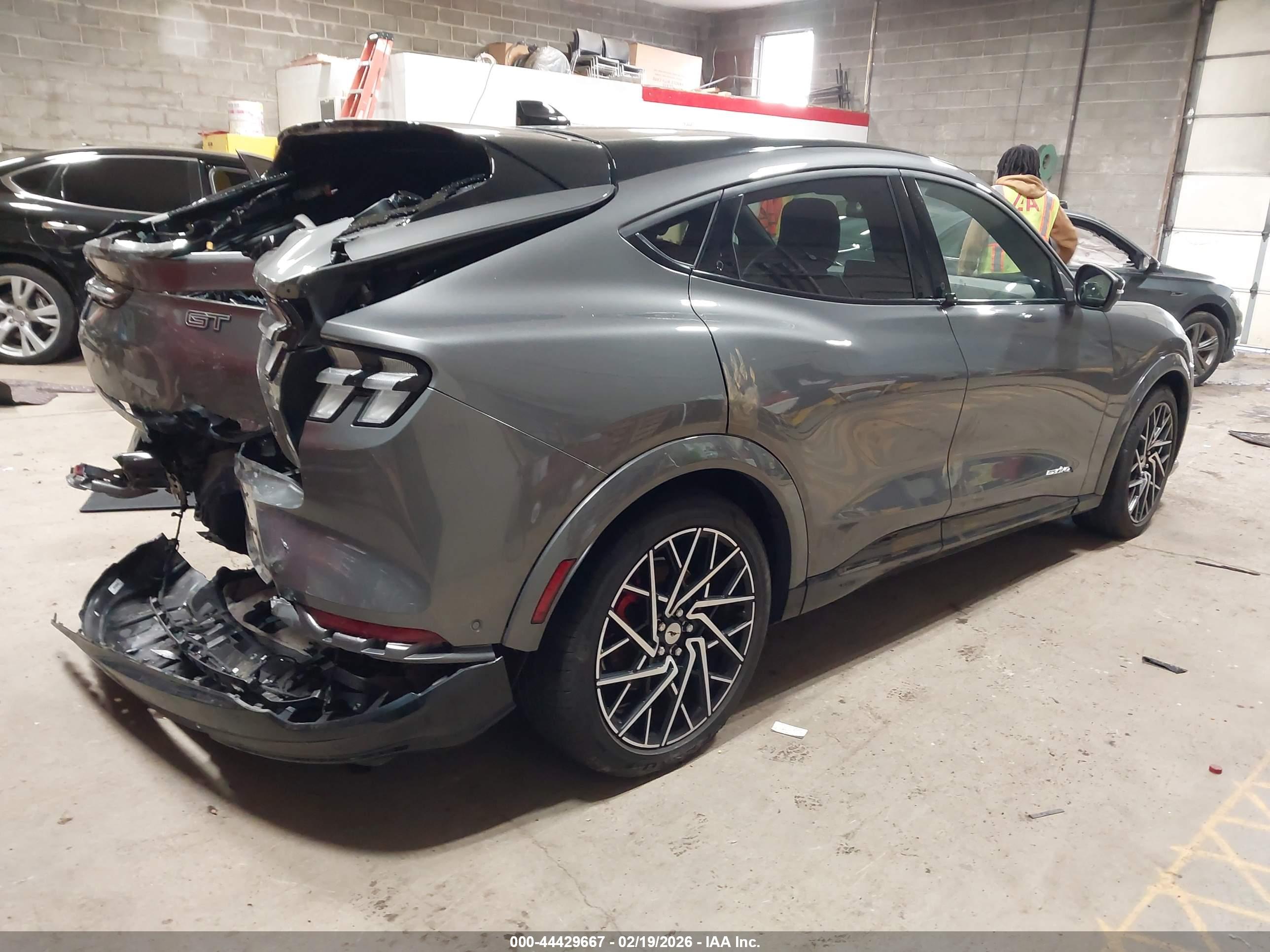 FORD MUSTANG image 4