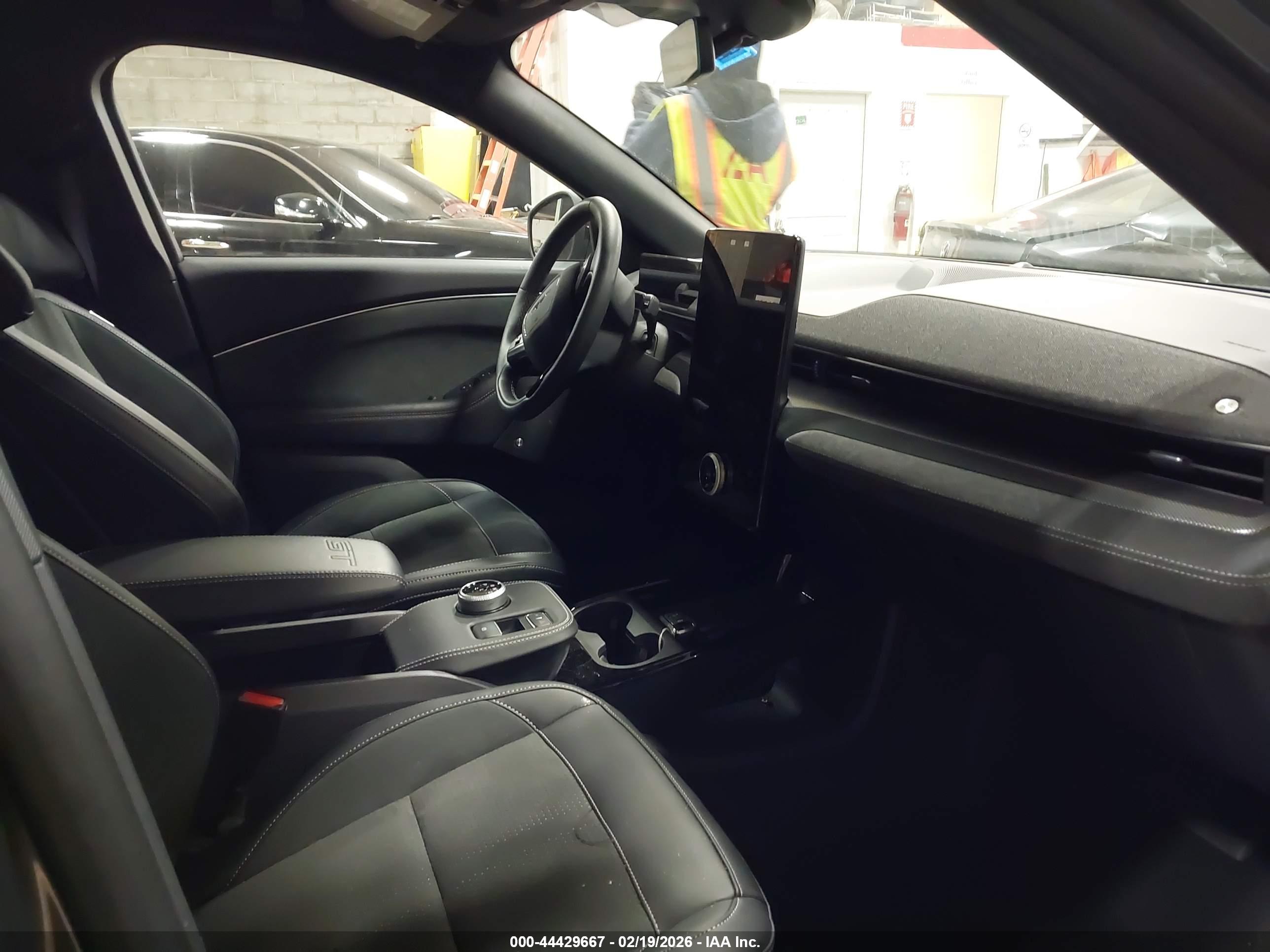 FORD MUSTANG image 5