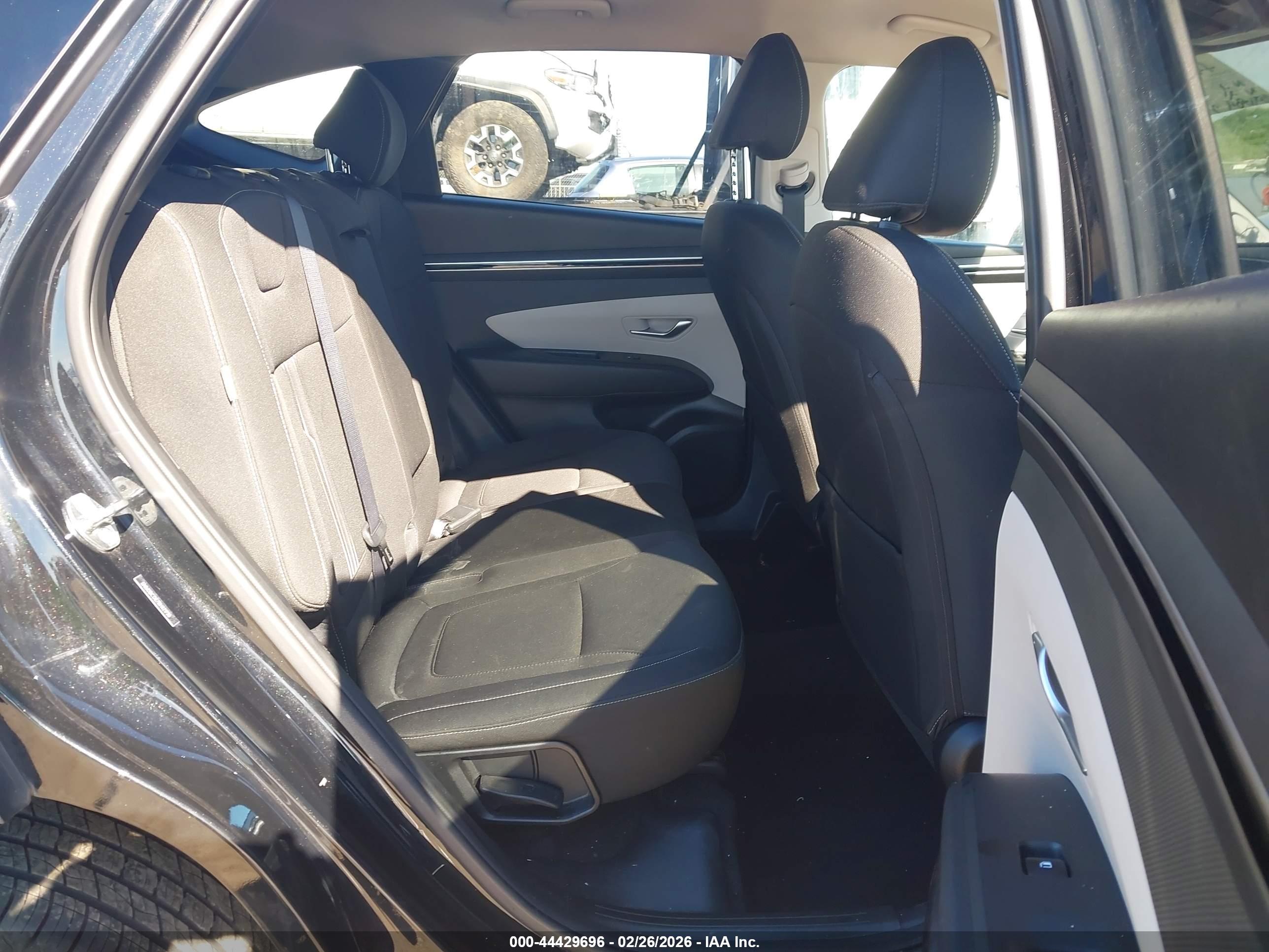 HYUNDAI TUCSON image 8