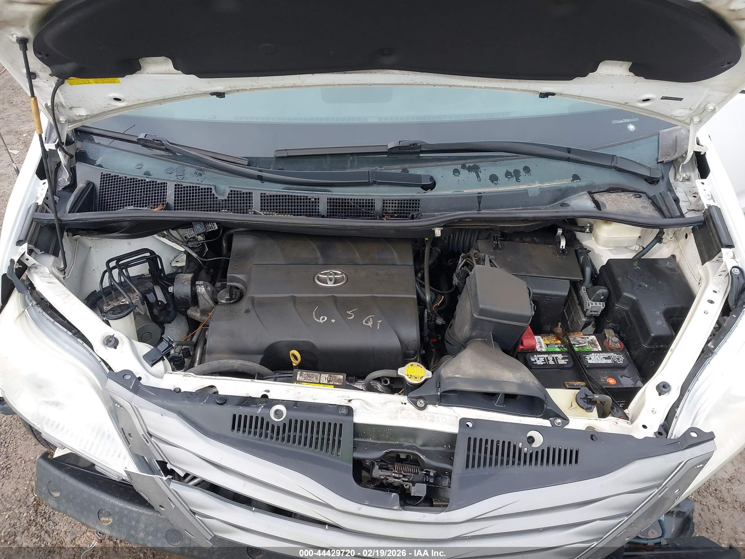 TOYOTA SIENNA image 10