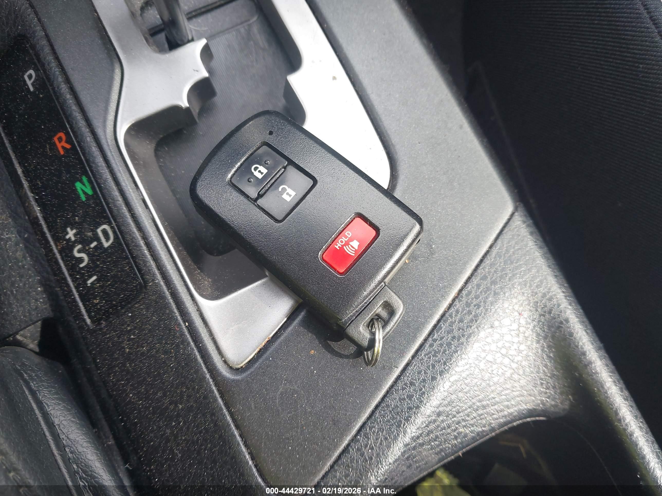 TOYOTA RAV4 image 11
