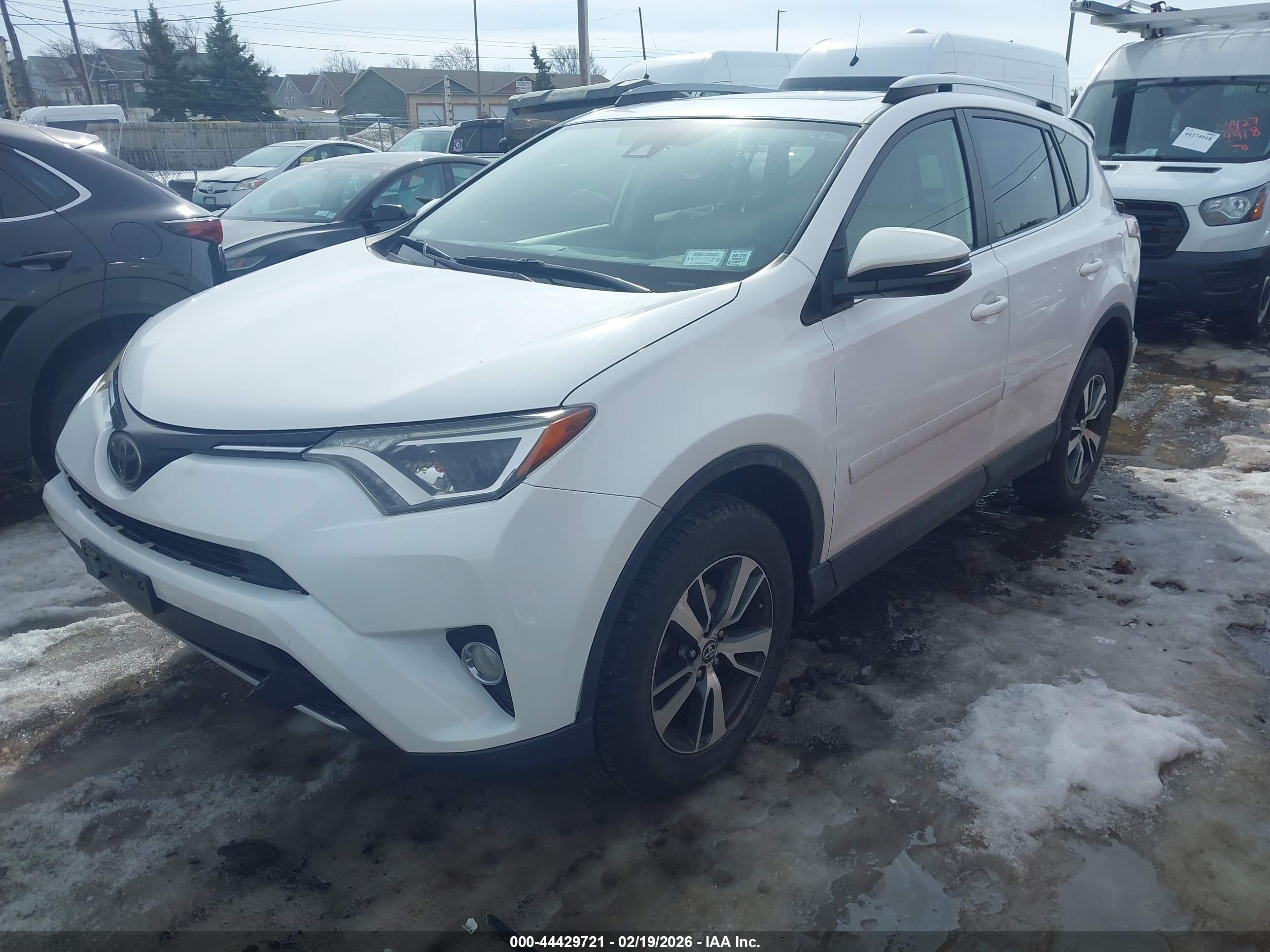 TOYOTA RAV4 image 2