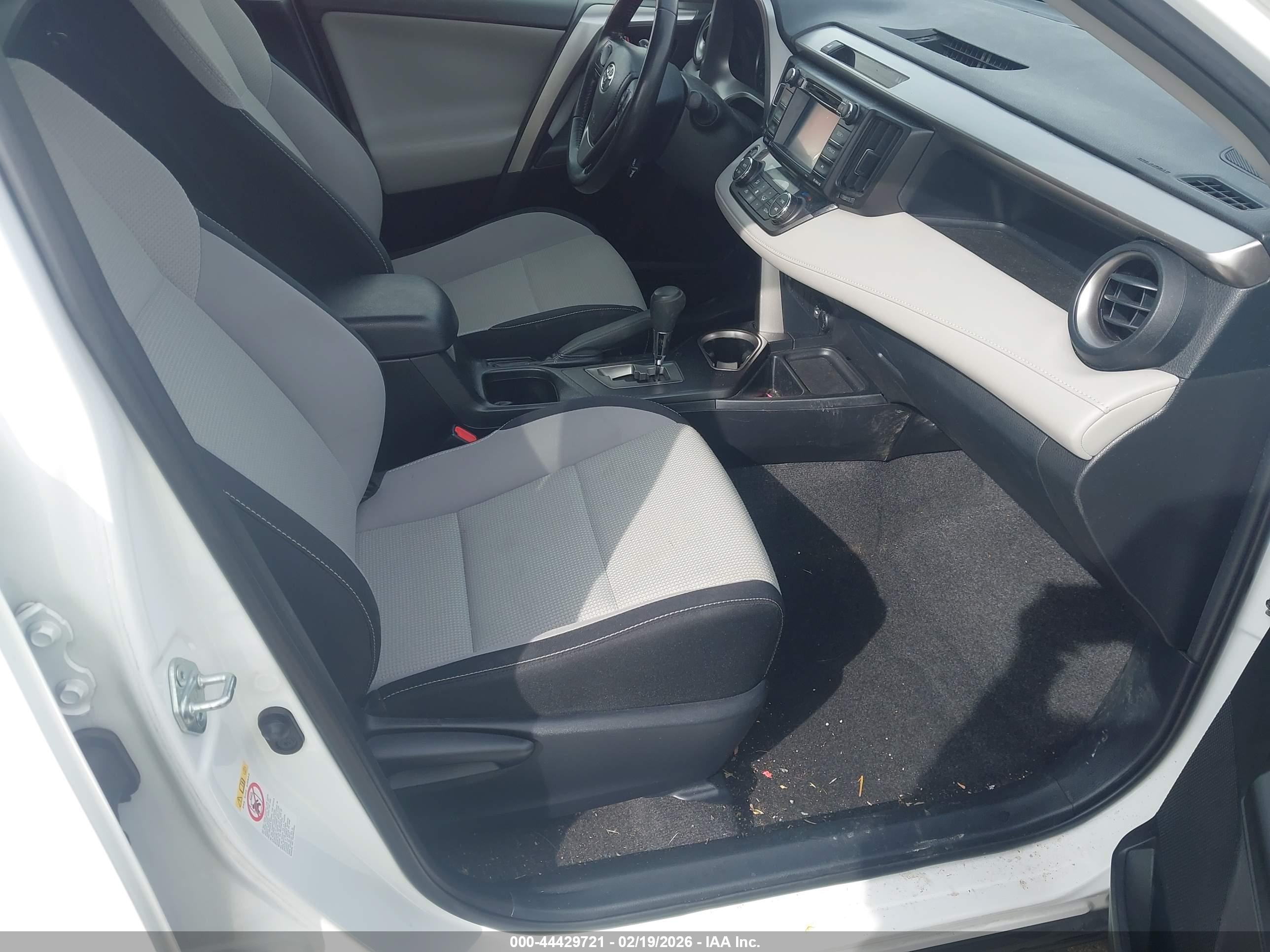 TOYOTA RAV4 image 5
