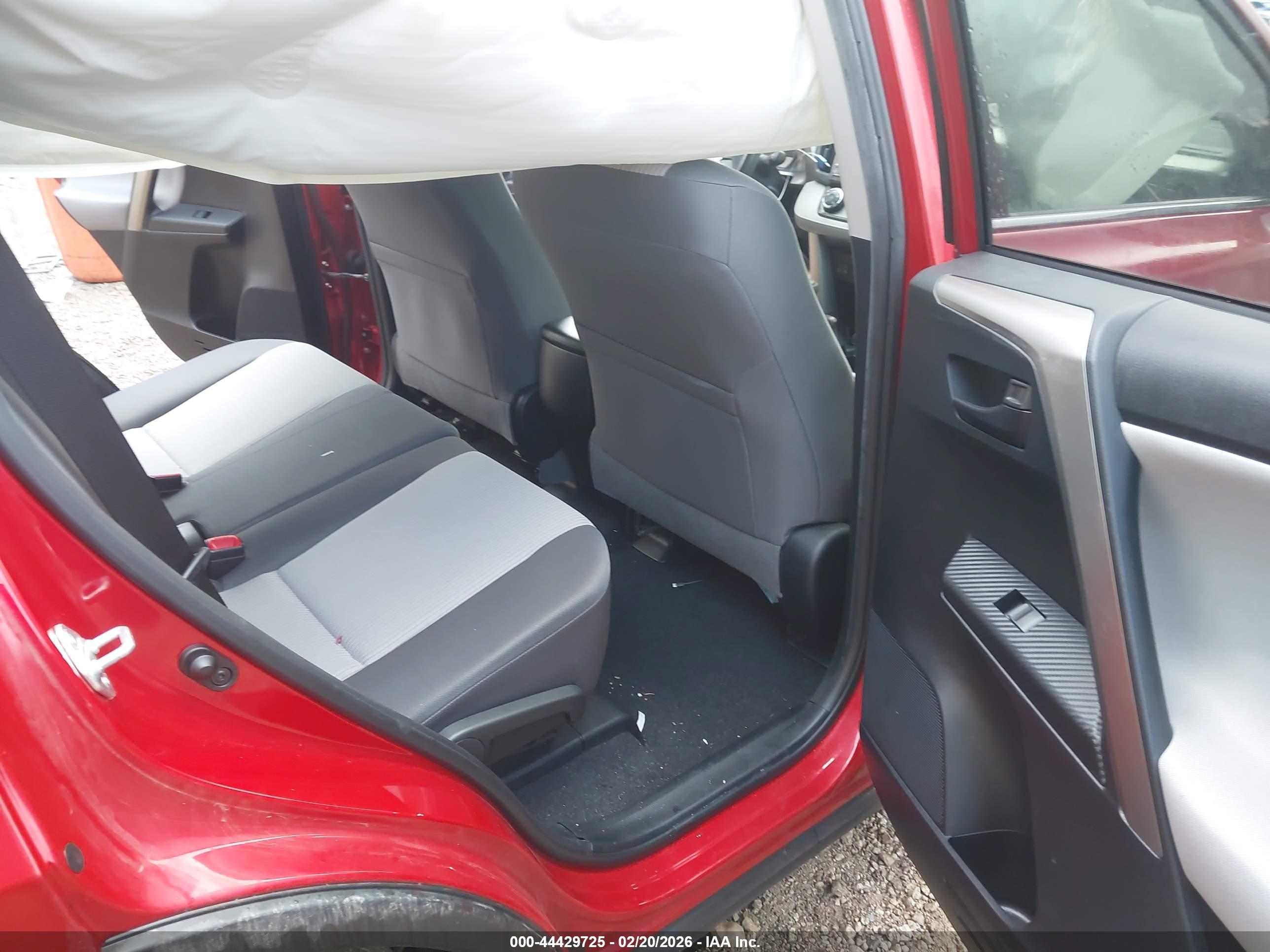 TOYOTA RAV4 image 8