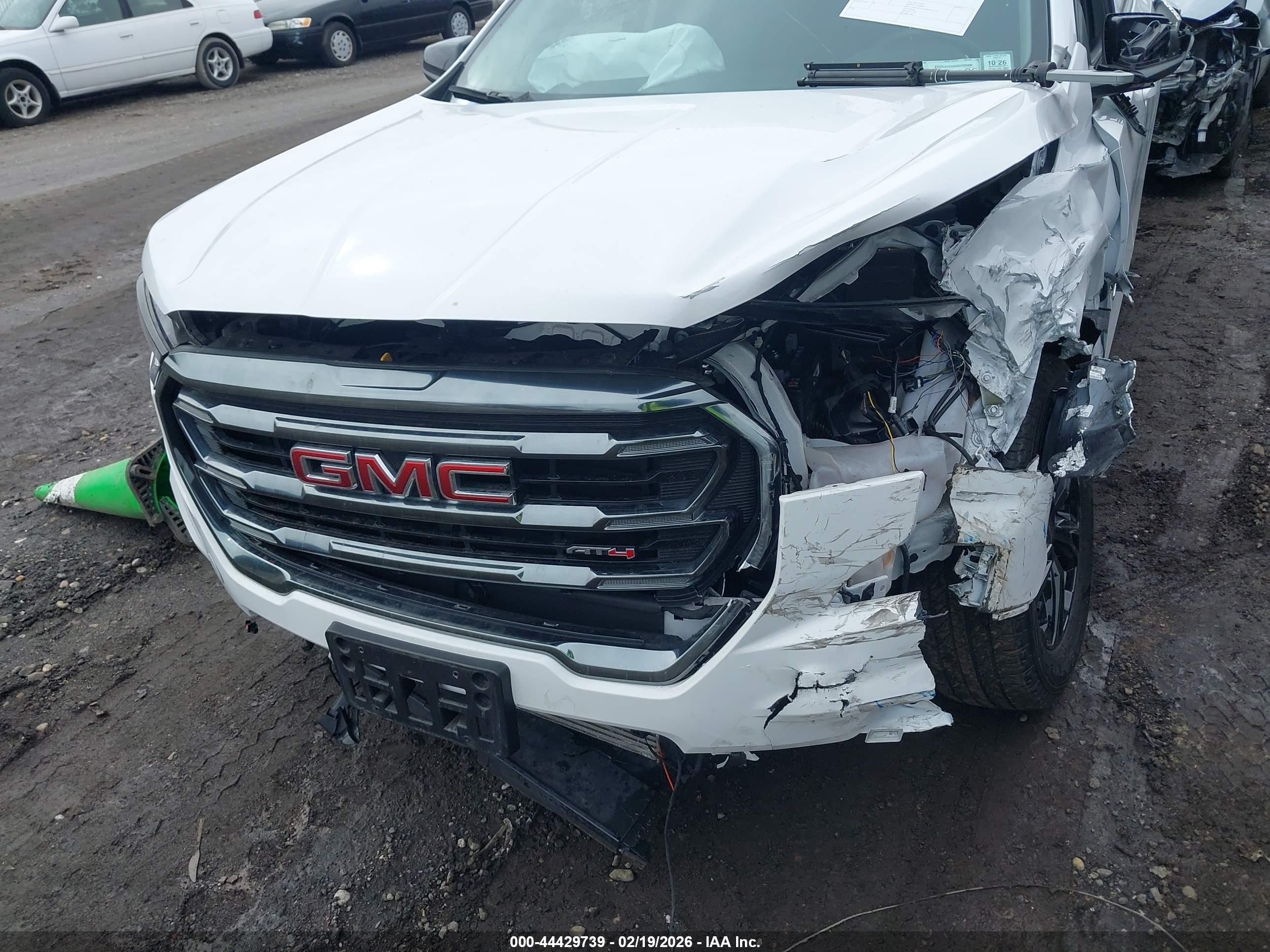 GMC TERRAIN image 6
