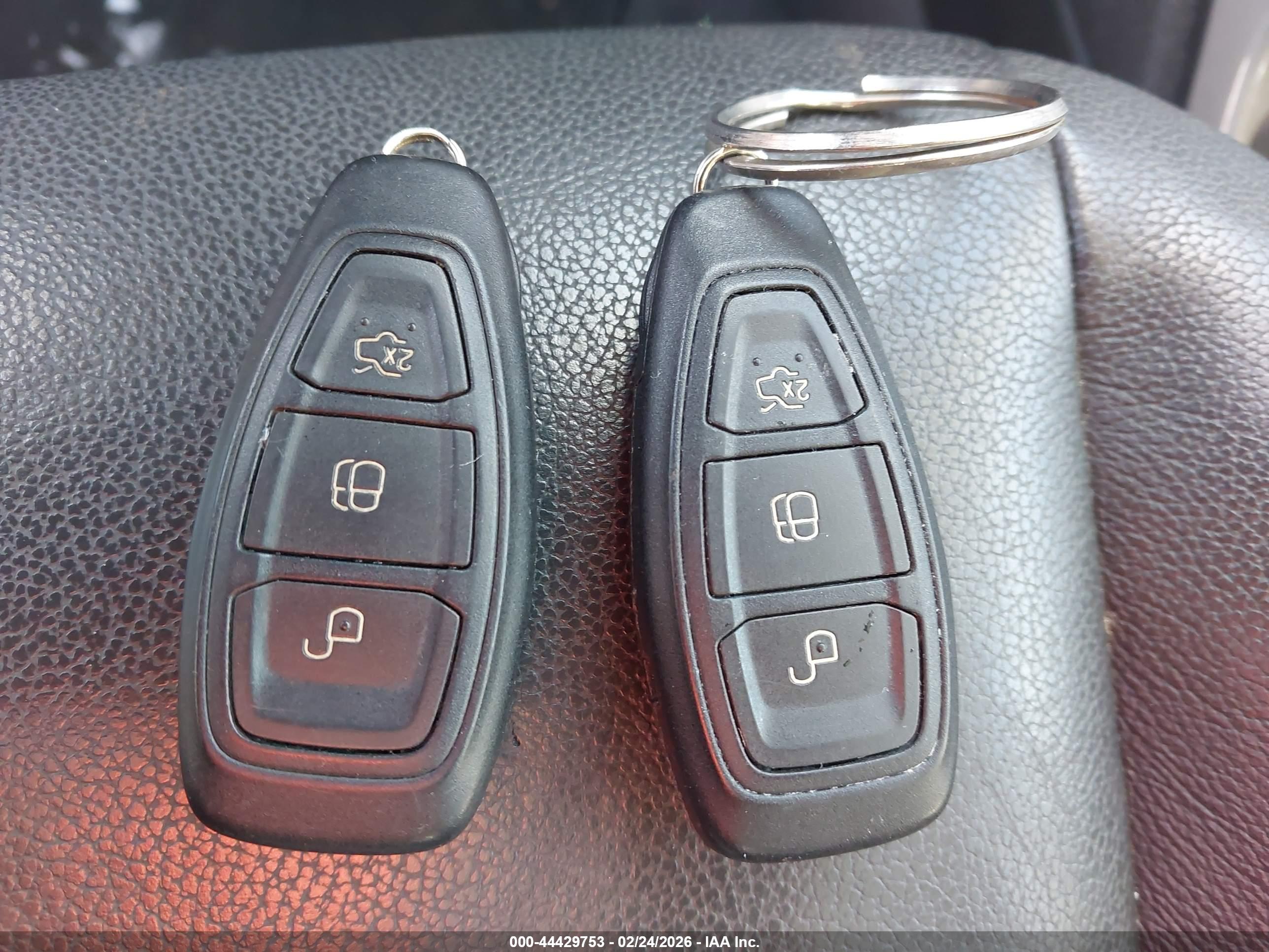 FORD C-MAX image 11