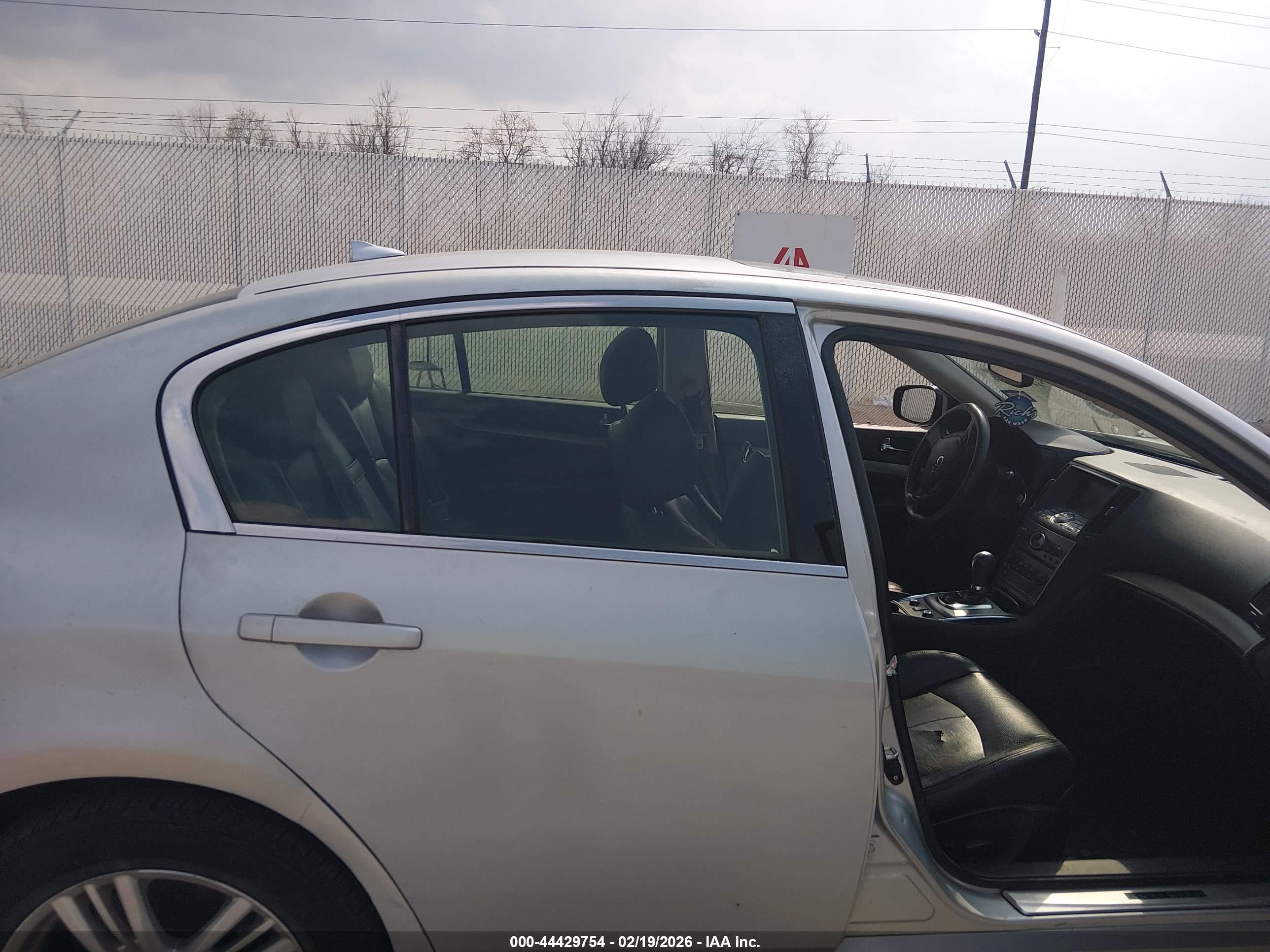 INFINITI G37X image 5