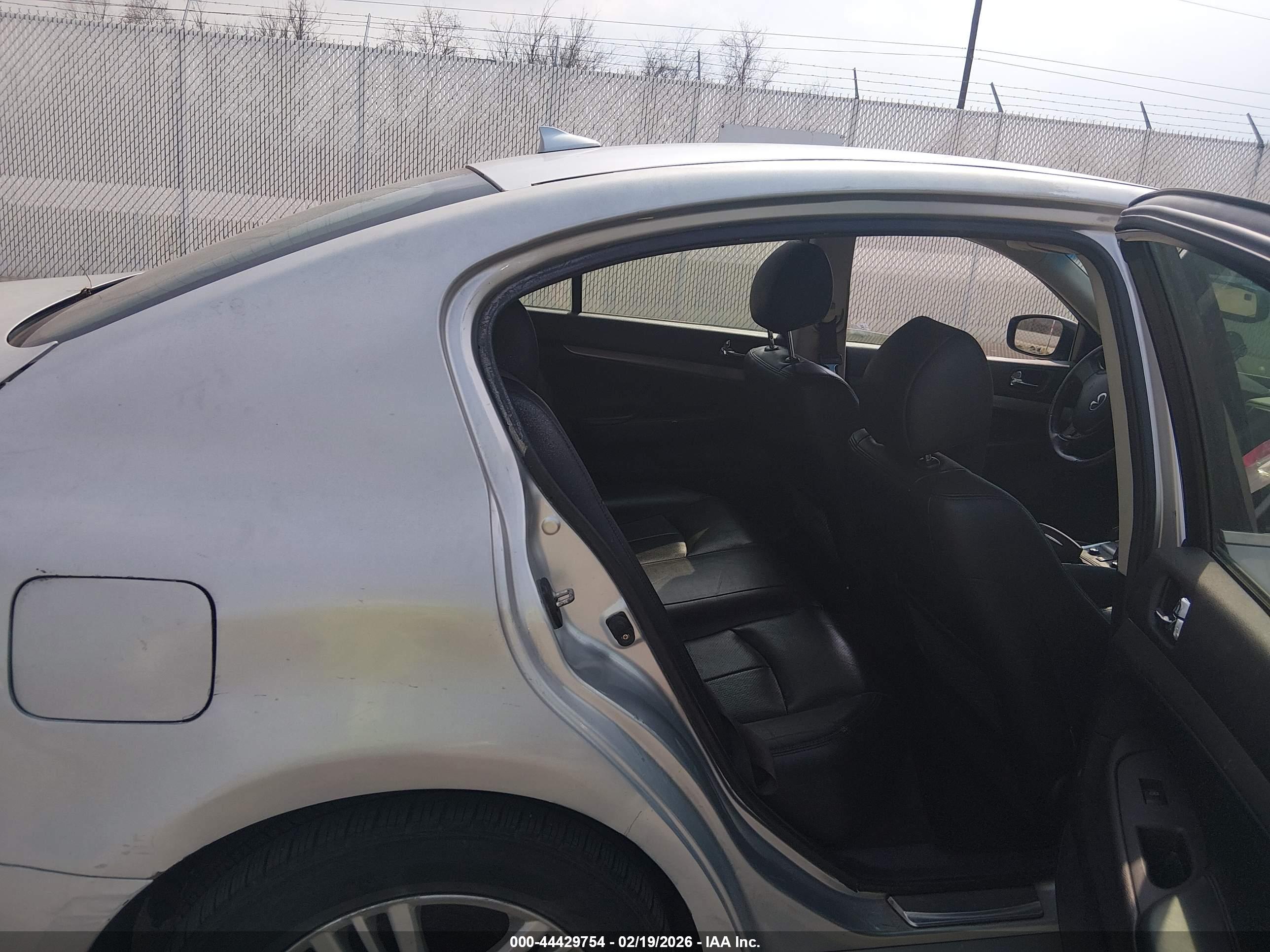 INFINITI G37X image 8