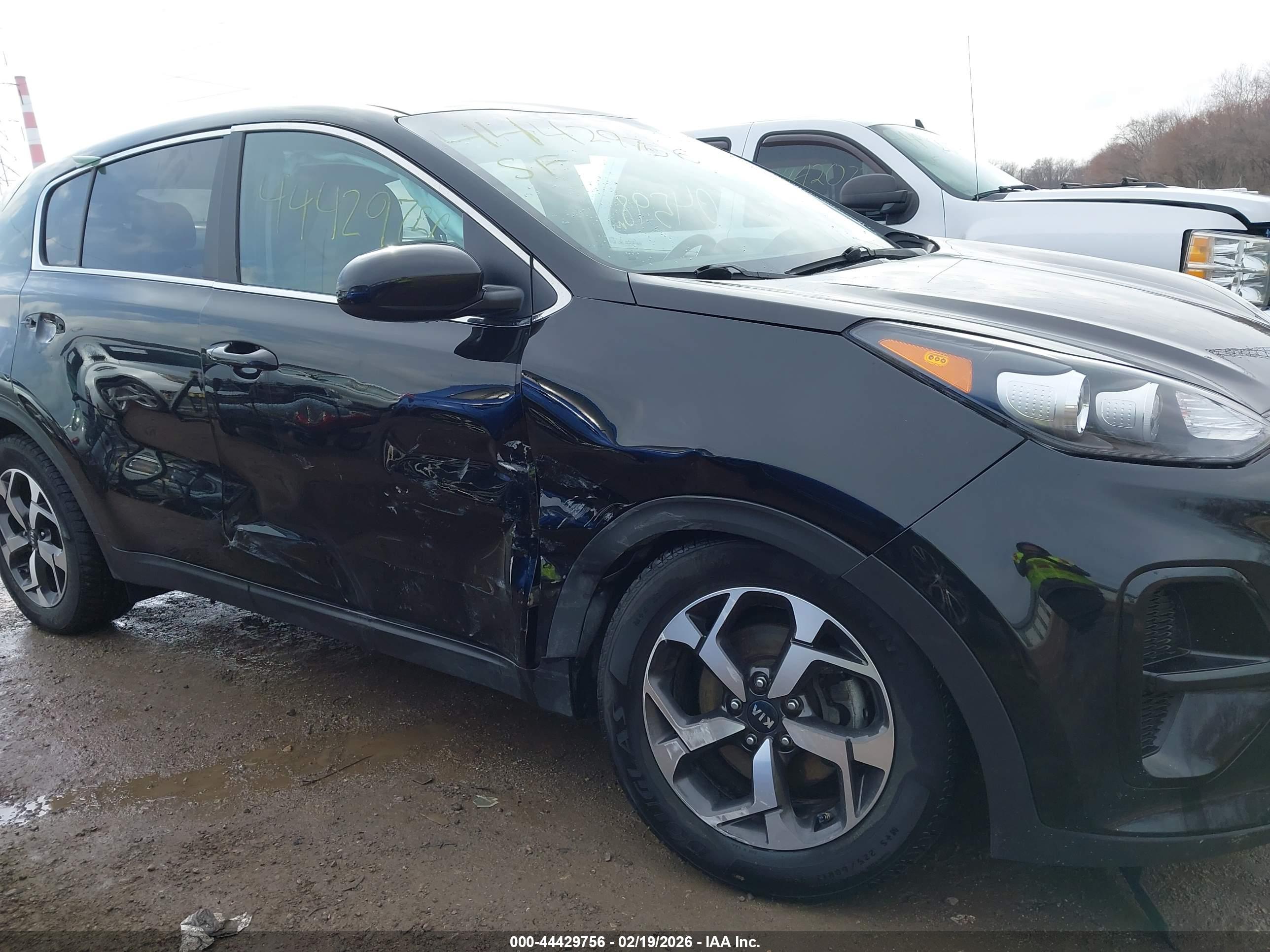 KIA SPORTAGE image 6