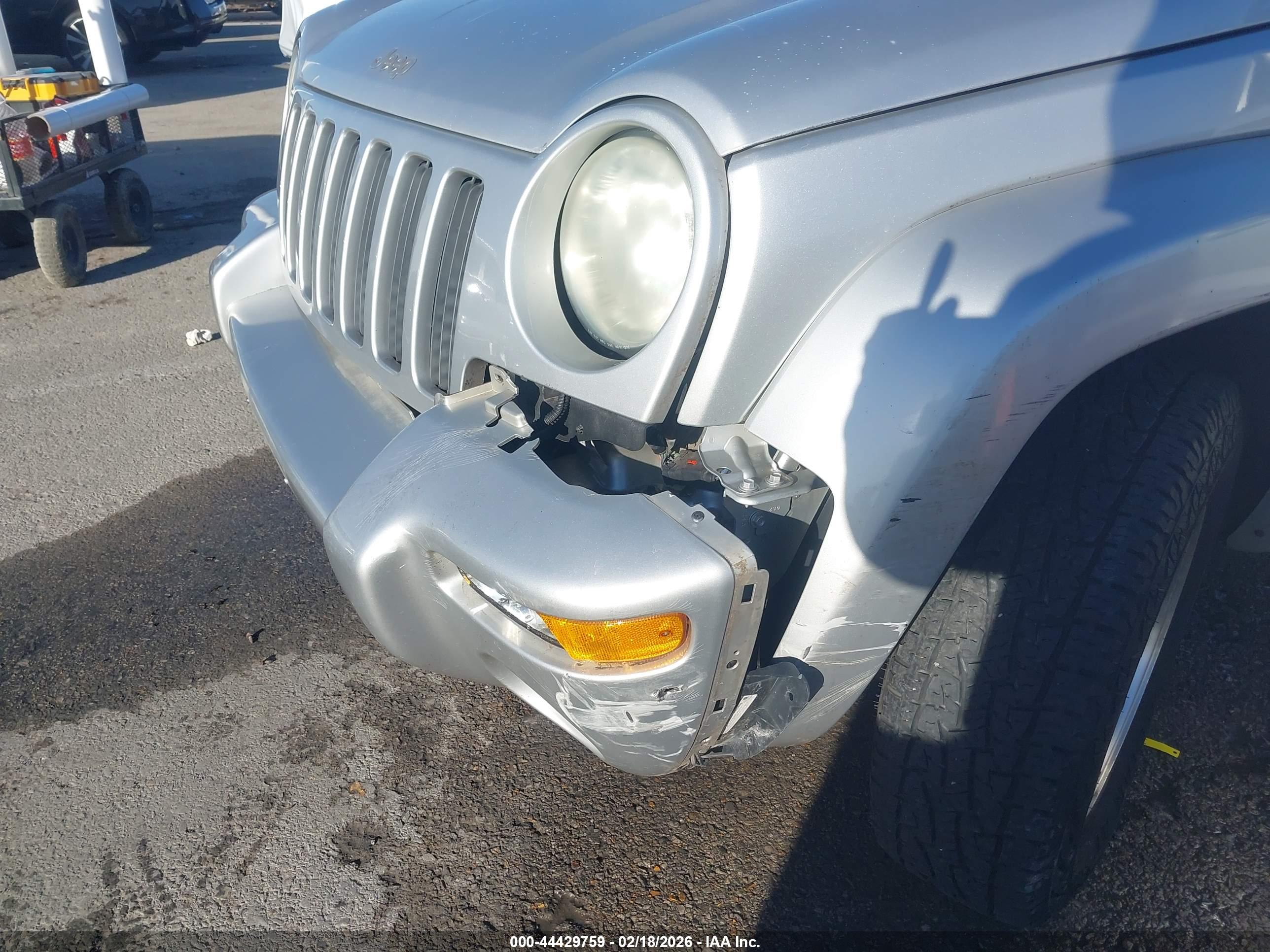 JEEP LIBERTY image 6