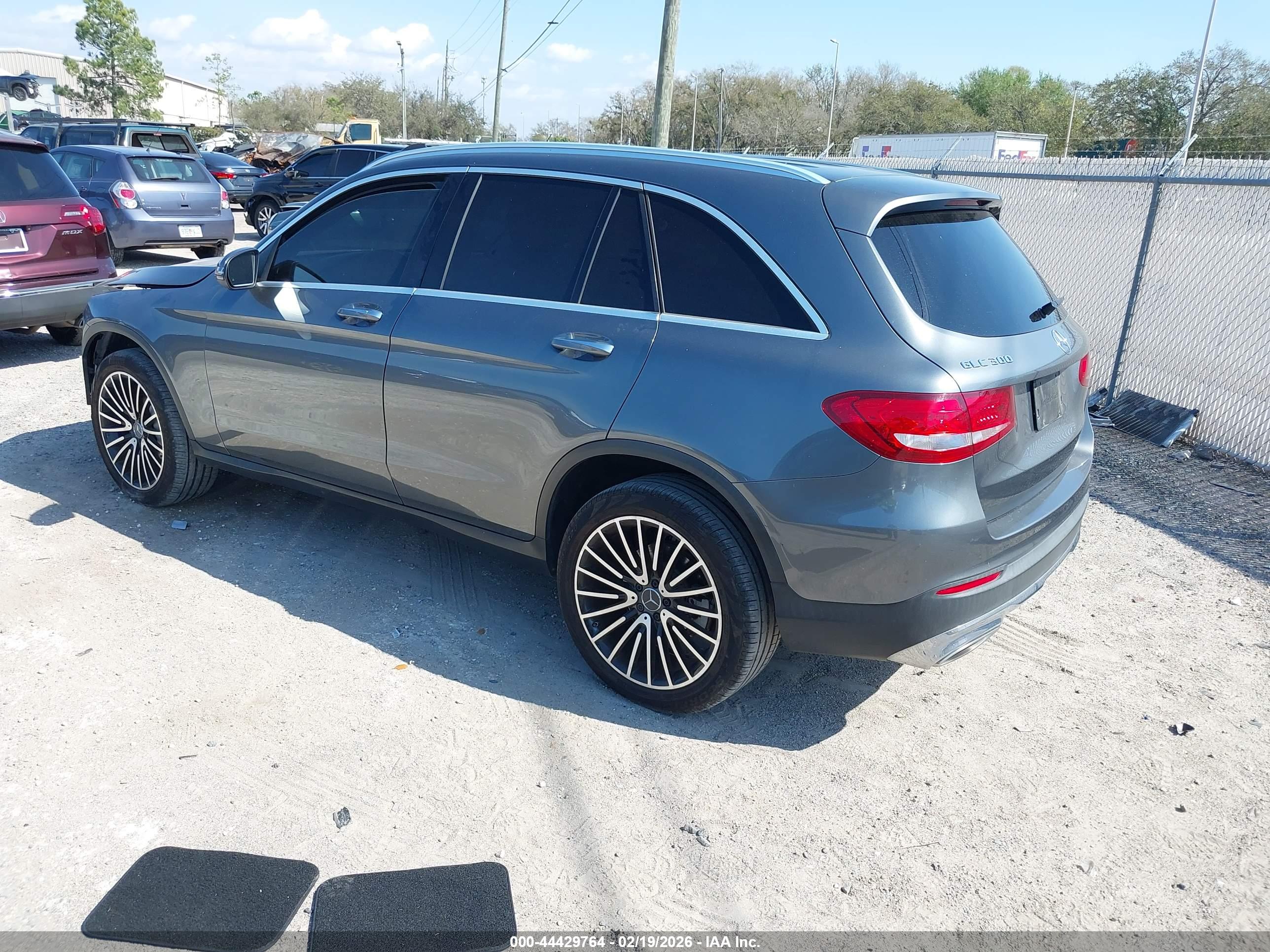 MERCEDES-BENZ GLC image 3