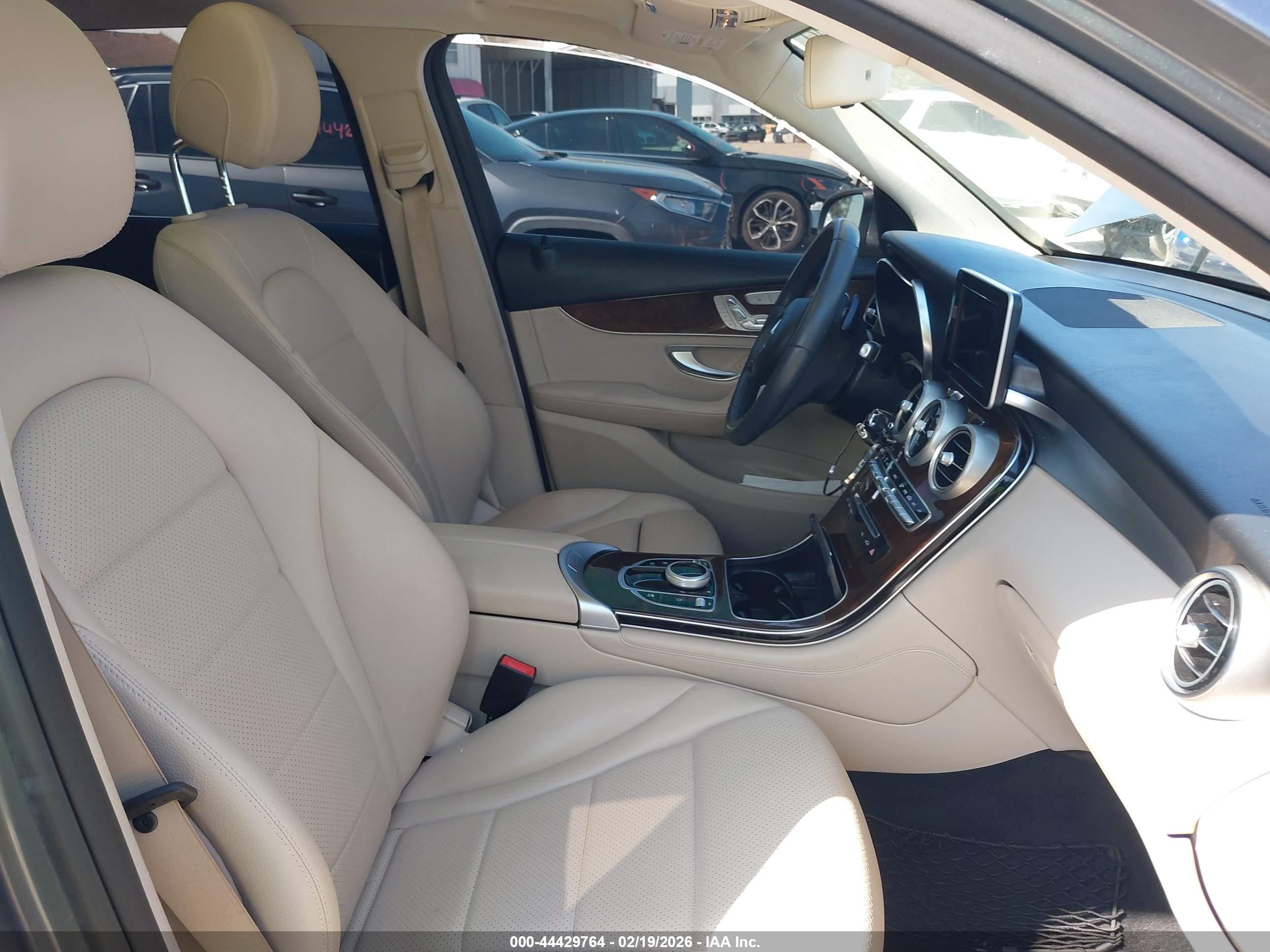 MERCEDES-BENZ GLC image 5