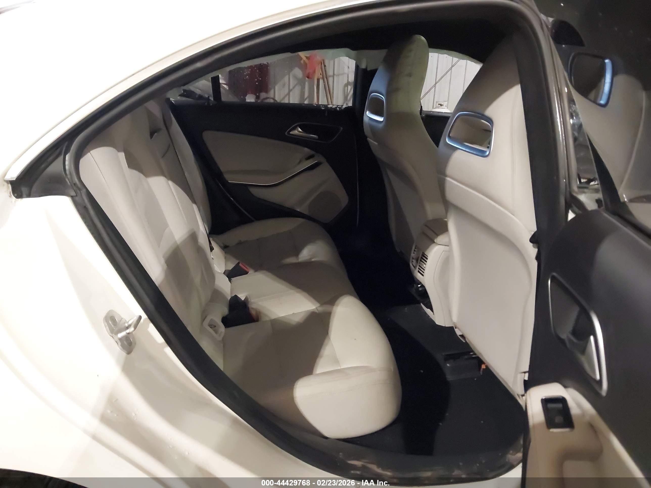 MERCEDES-BENZ CLA image 8
