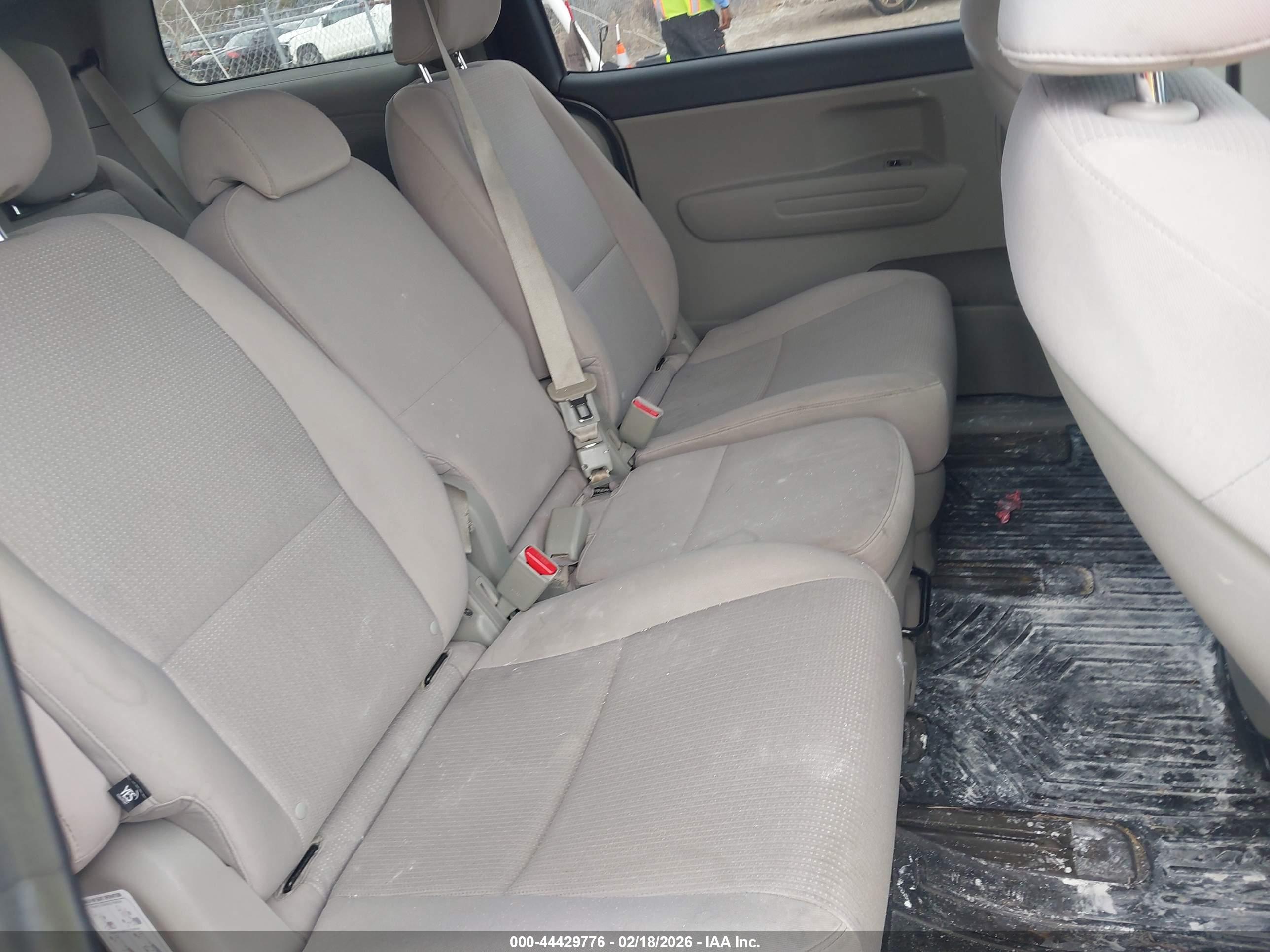 KIA SEDONA image 8