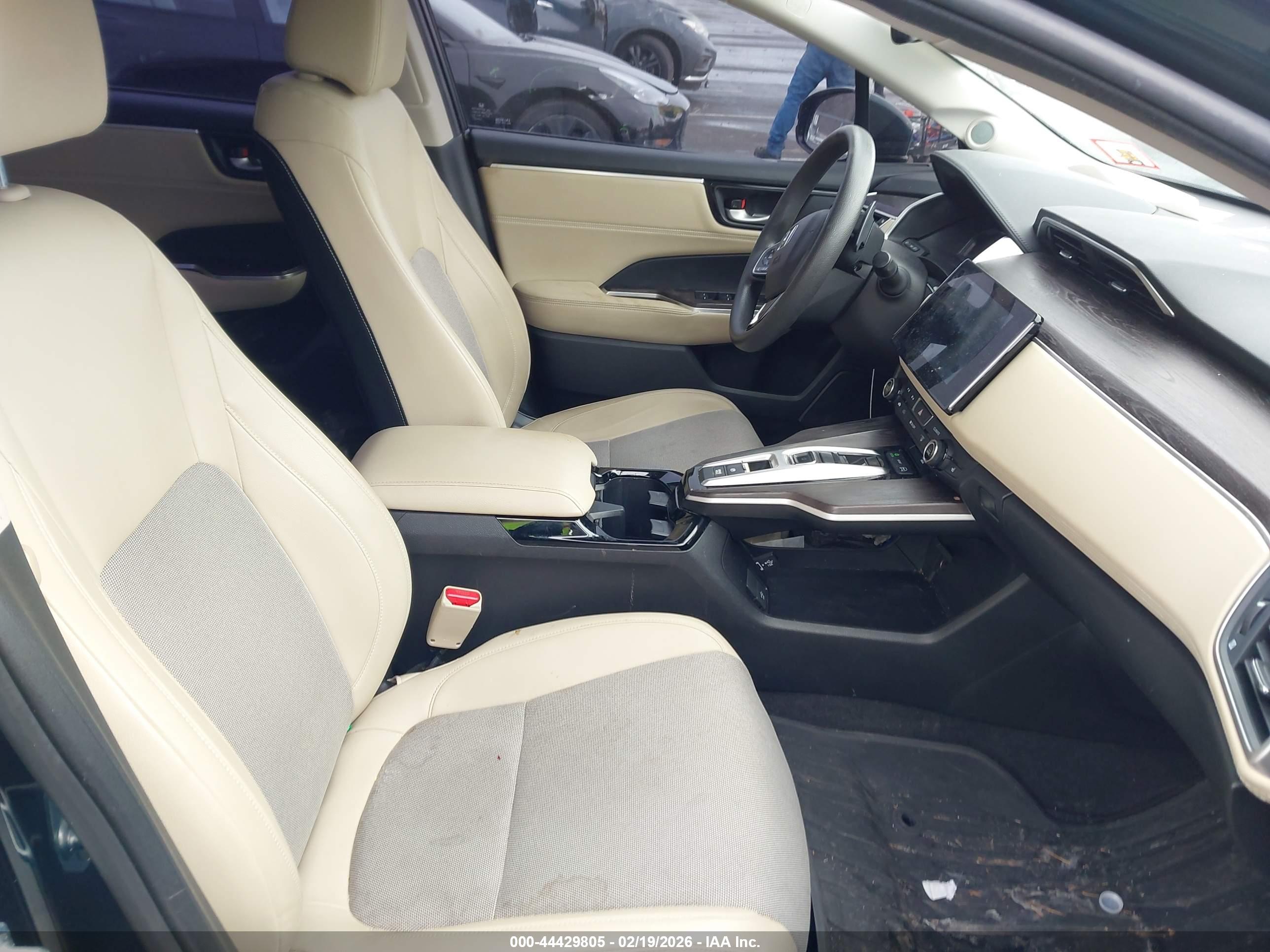 HONDA CLARITY image 5