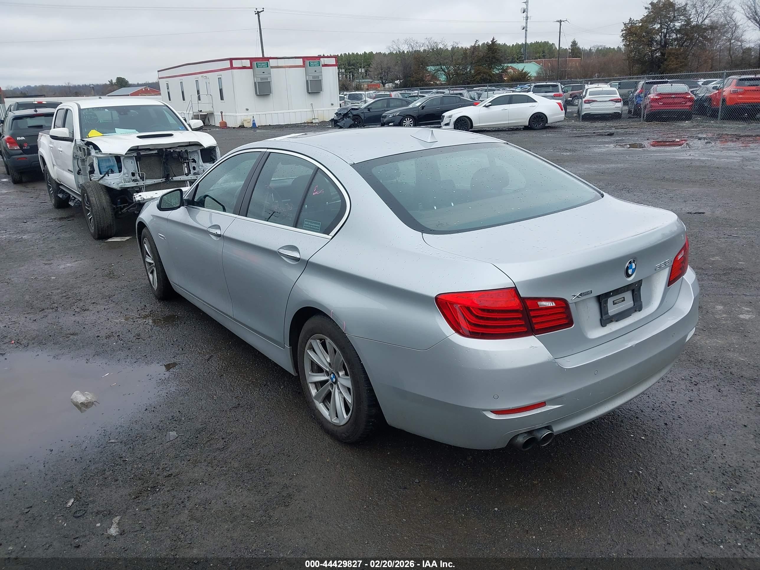 BMW 528I image 3