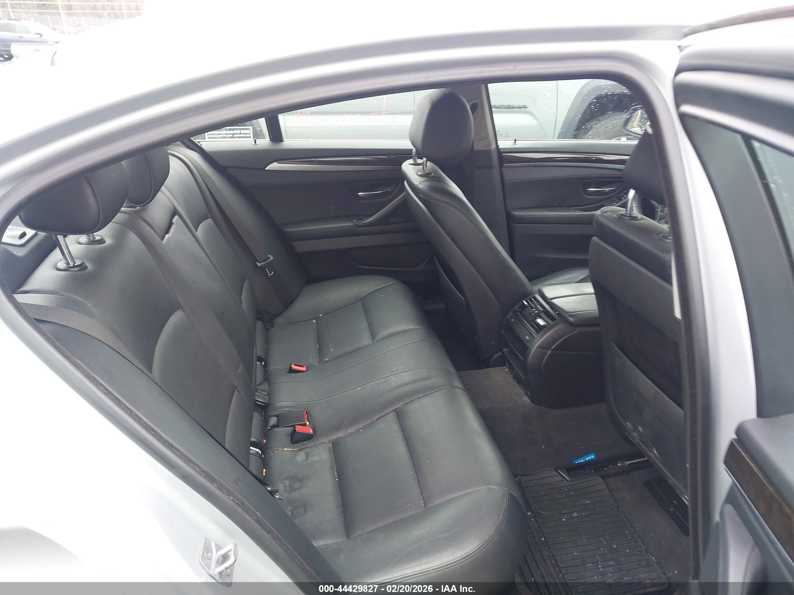 BMW 528I image 8