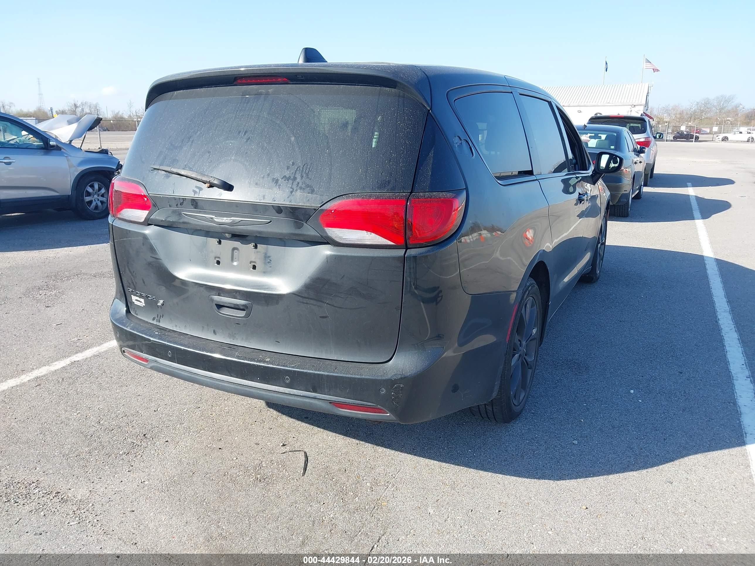 CHRYSLER PACIFICA image 4