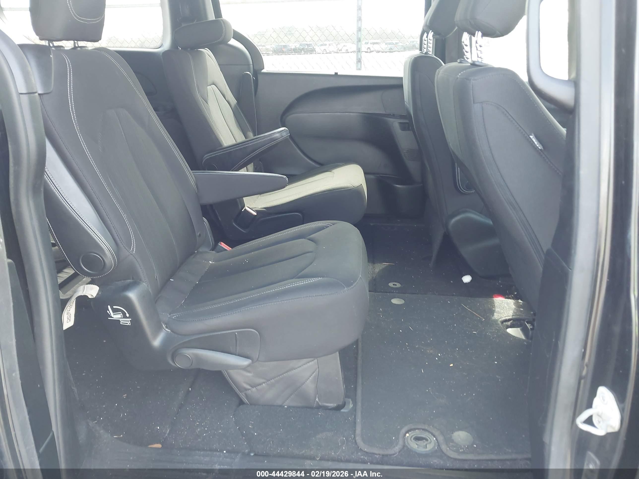 CHRYSLER PACIFICA image 8