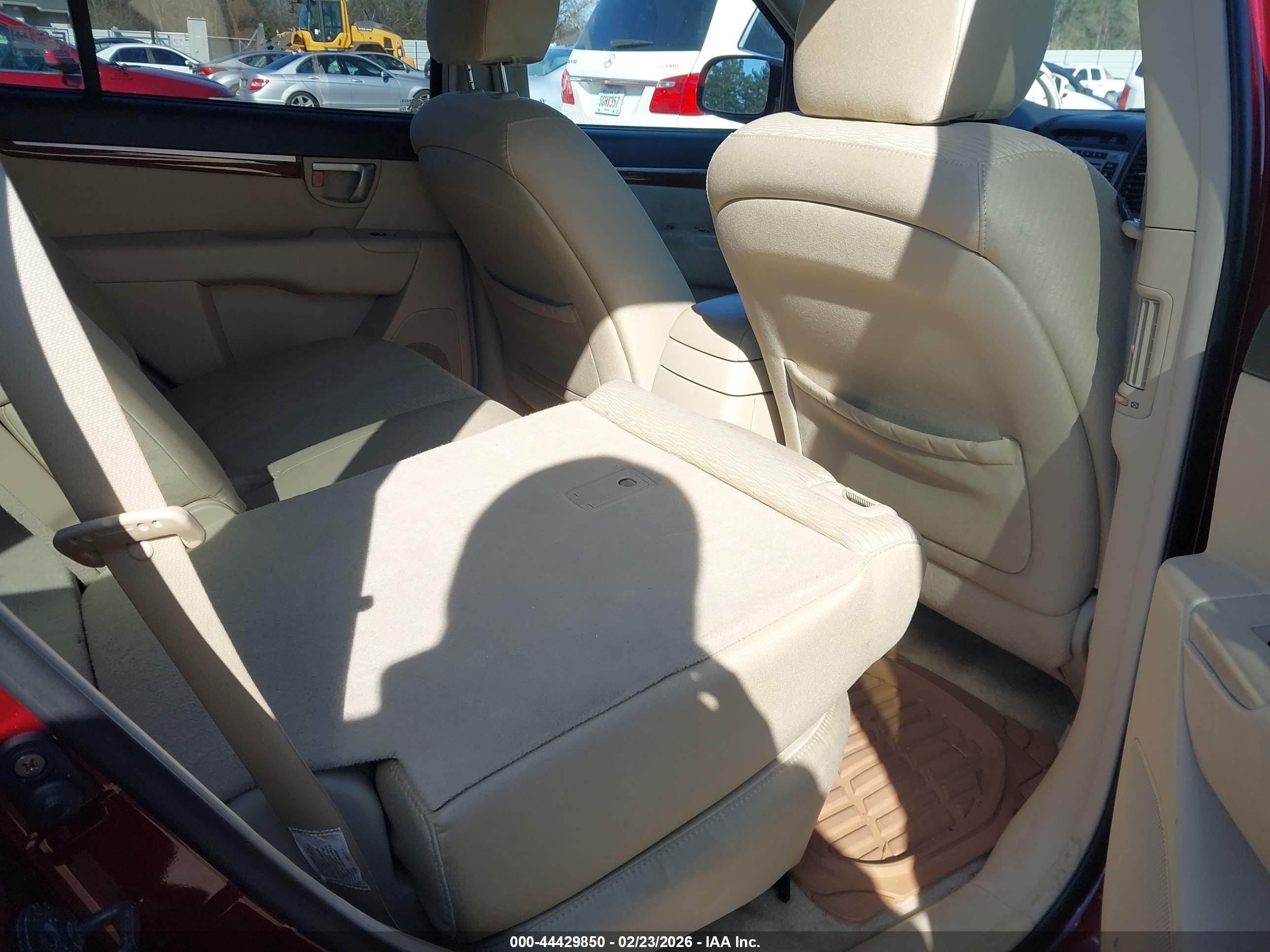HYUNDAI SANTA image 8