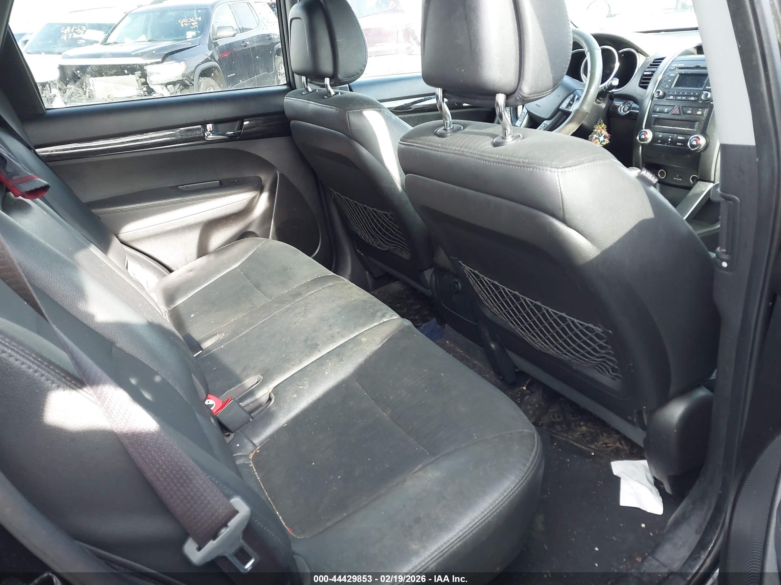 KIA SORENTO image 8
