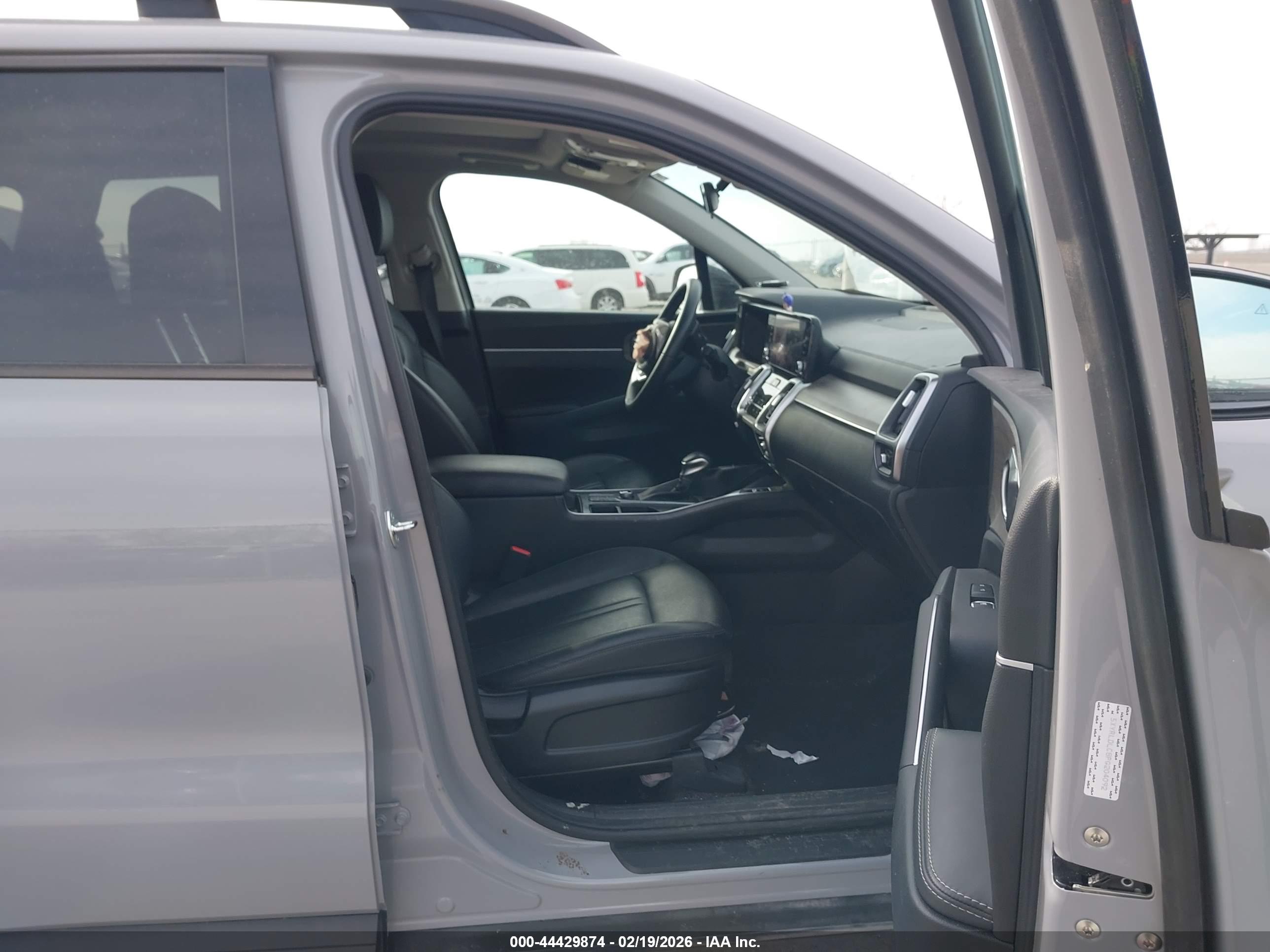 KIA SORENTO image 5
