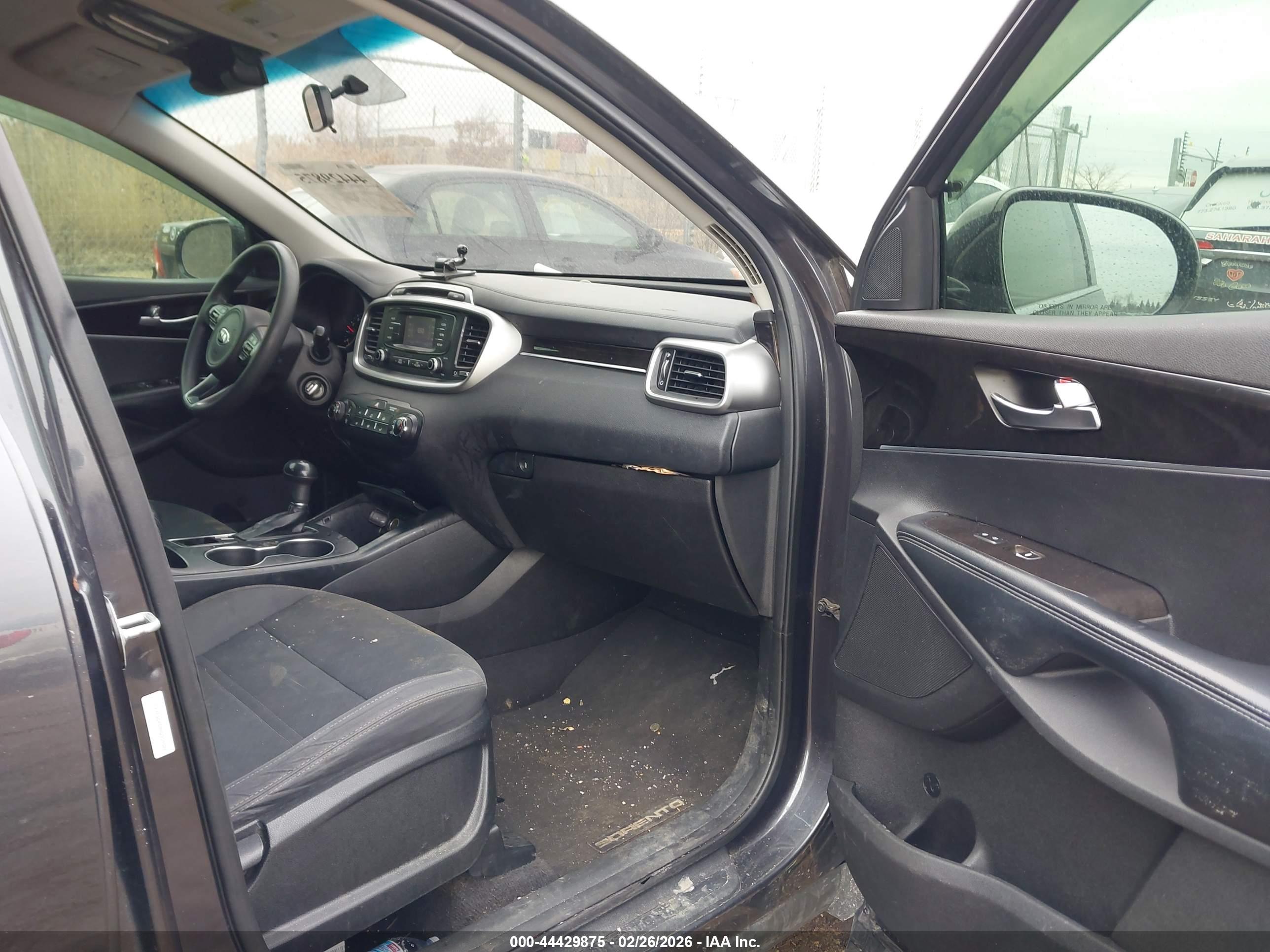 KIA SORENTO image 5
