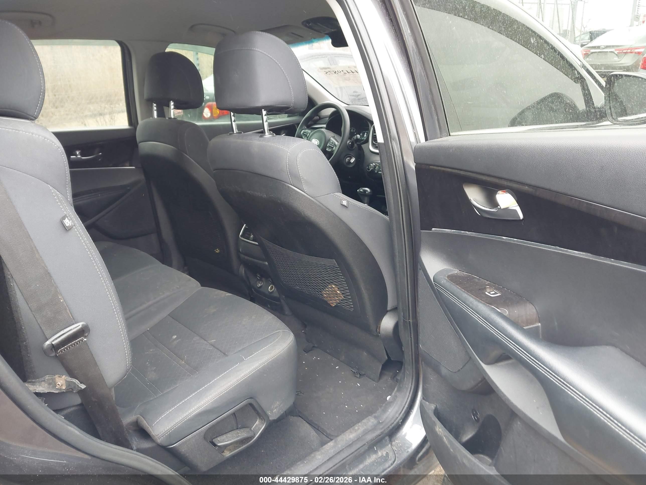 KIA SORENTO image 8