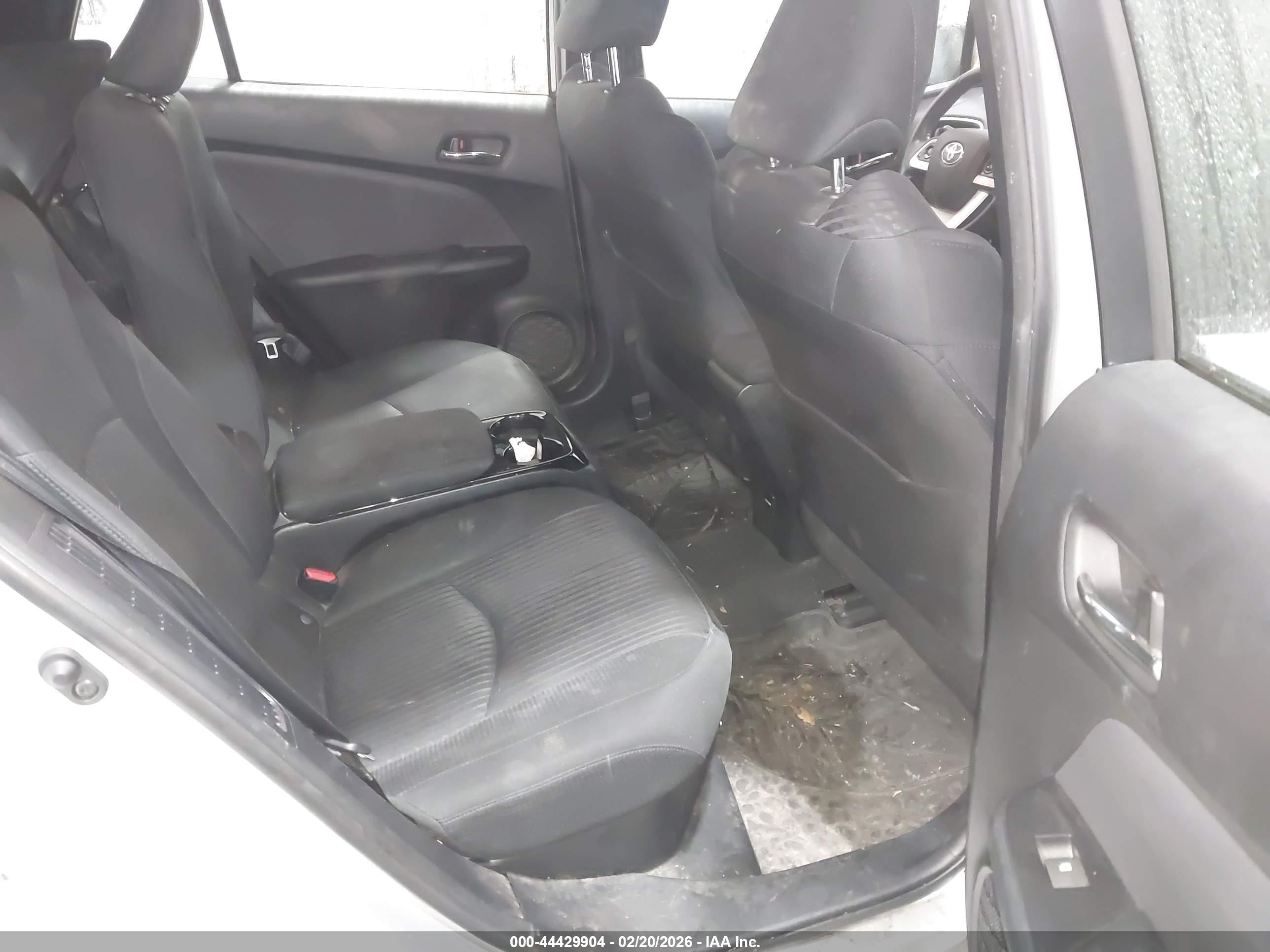 TOYOTA PRIUS image 8