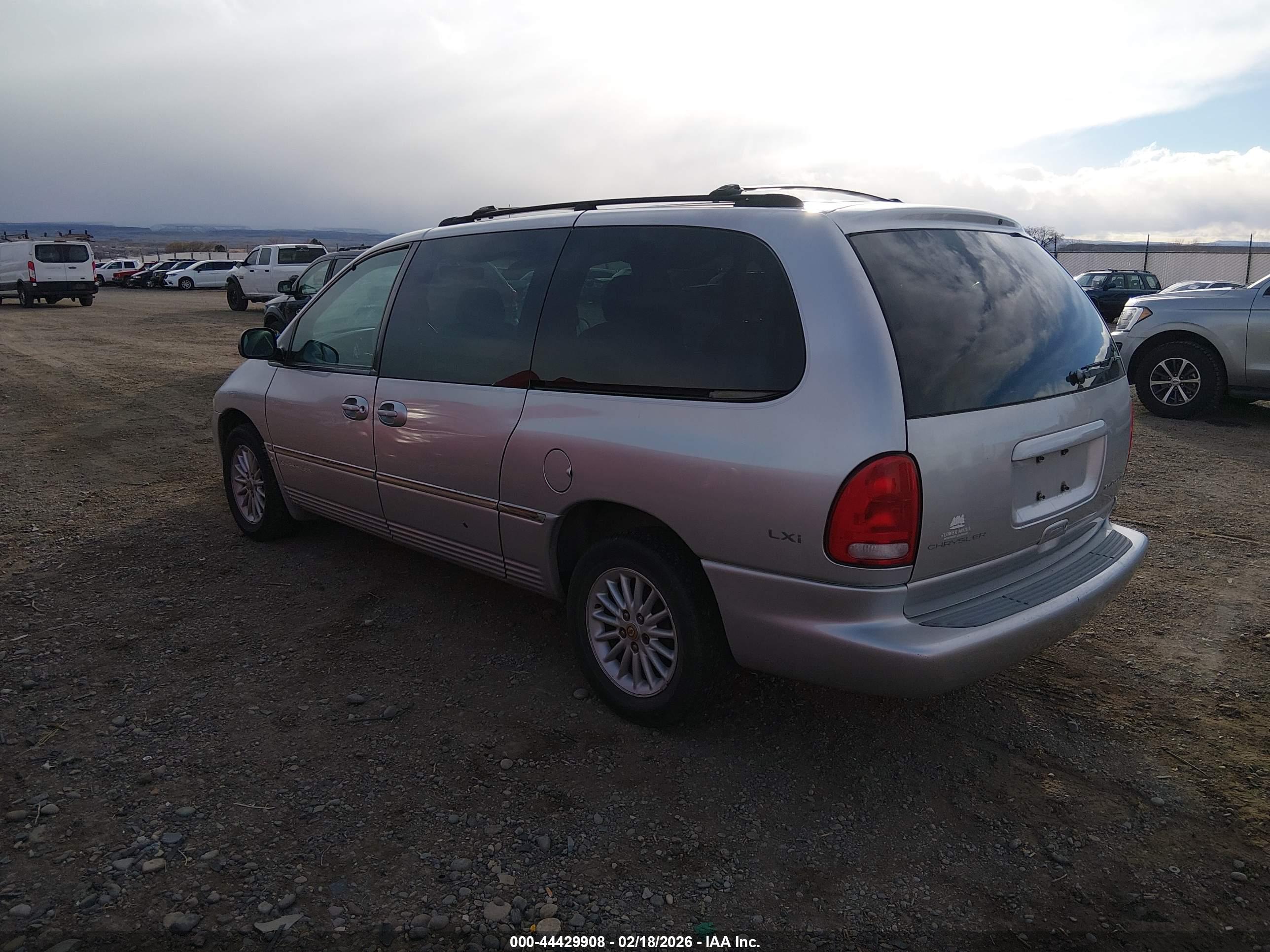 CHRYSLER TOWN image 3