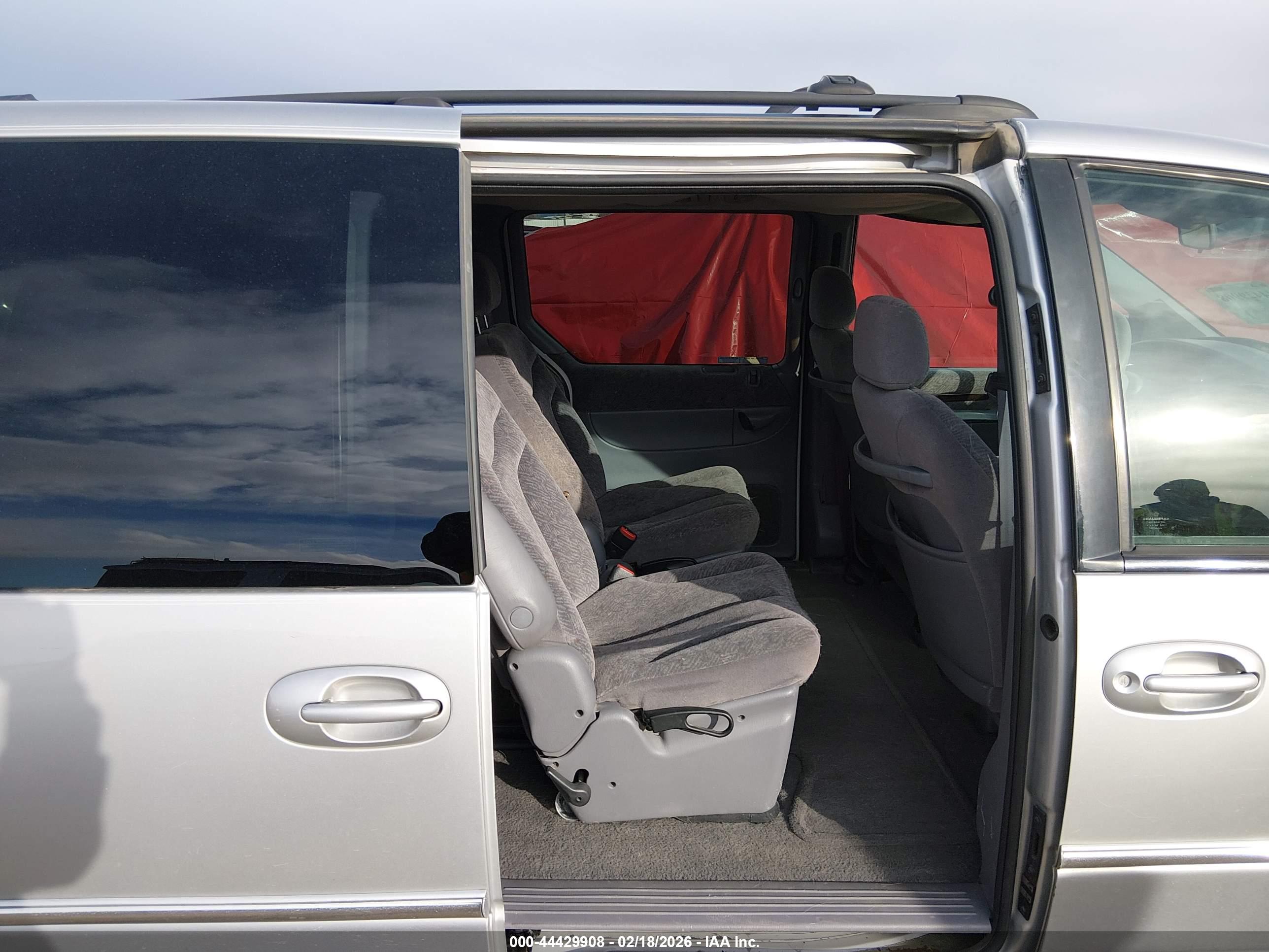 CHRYSLER TOWN image 8