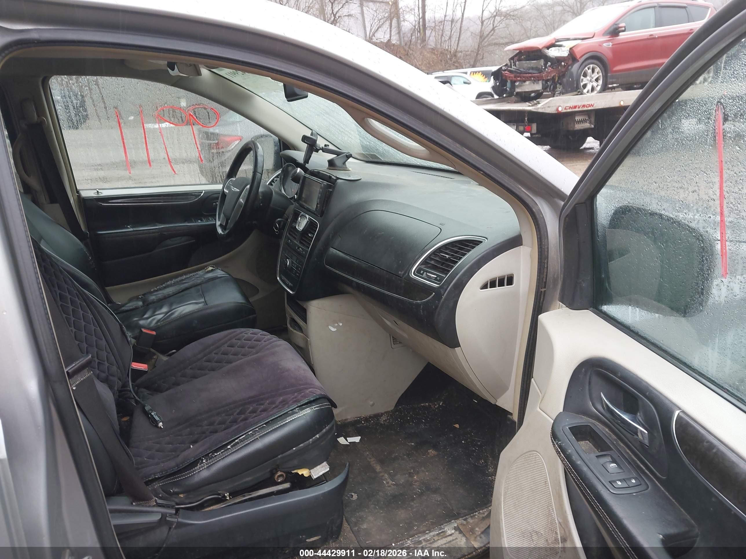 CHRYSLER TOWN image 5