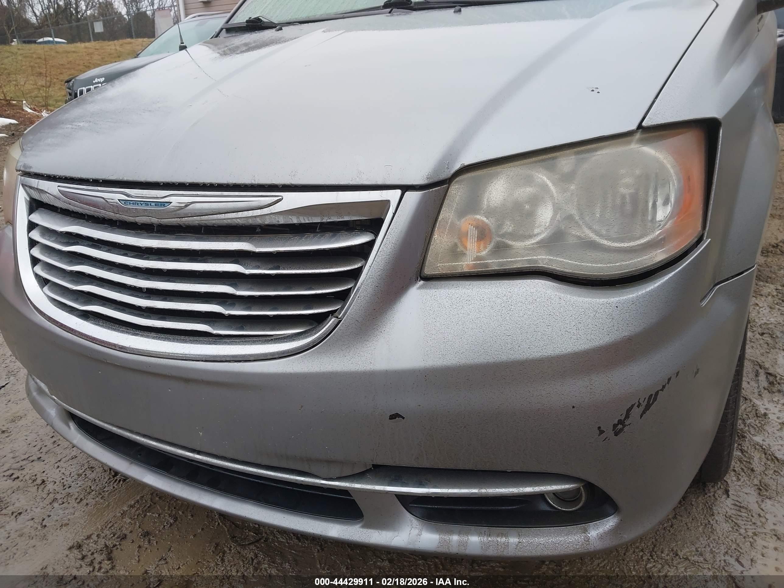 CHRYSLER TOWN image 6