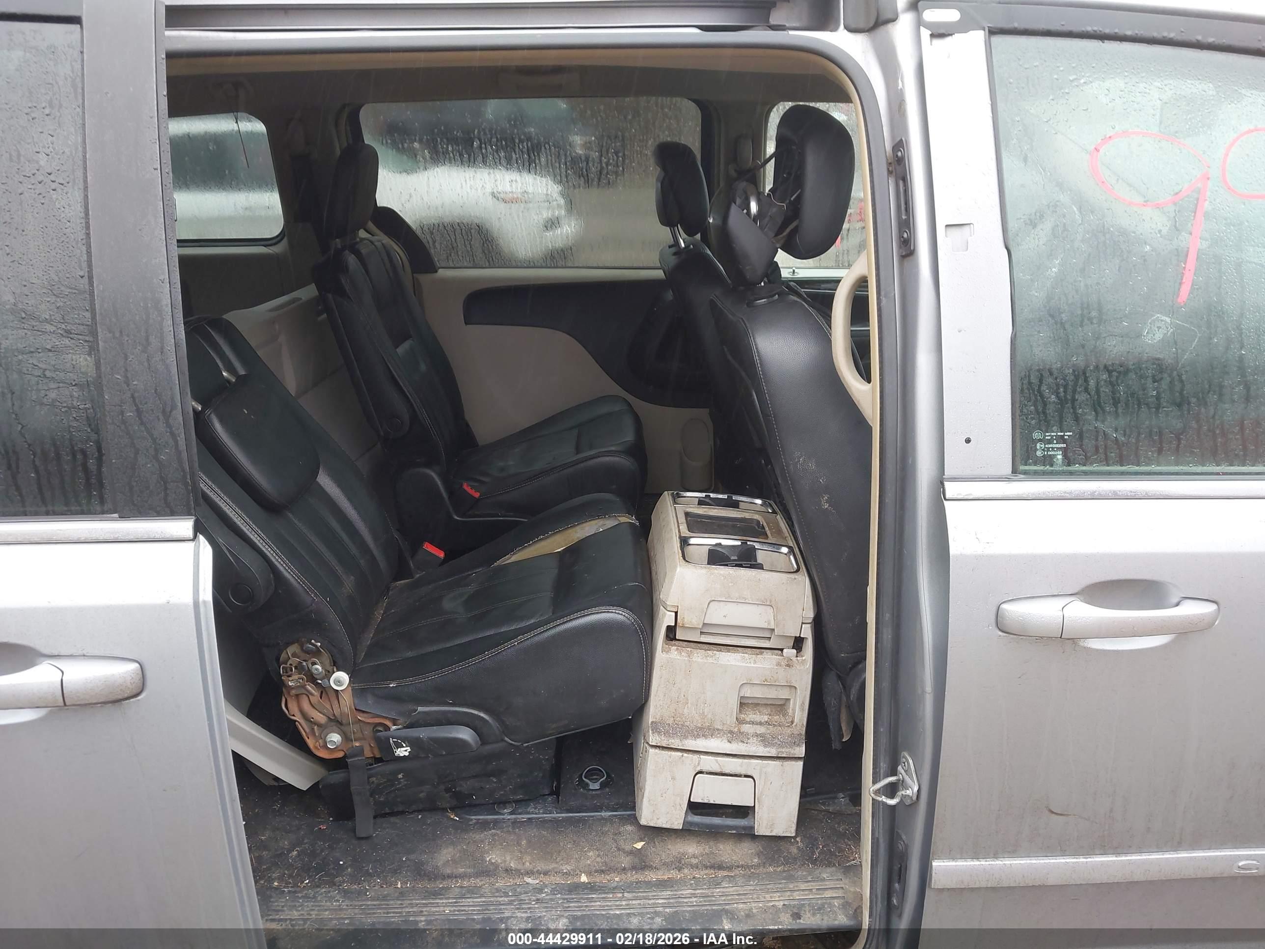 CHRYSLER TOWN image 8