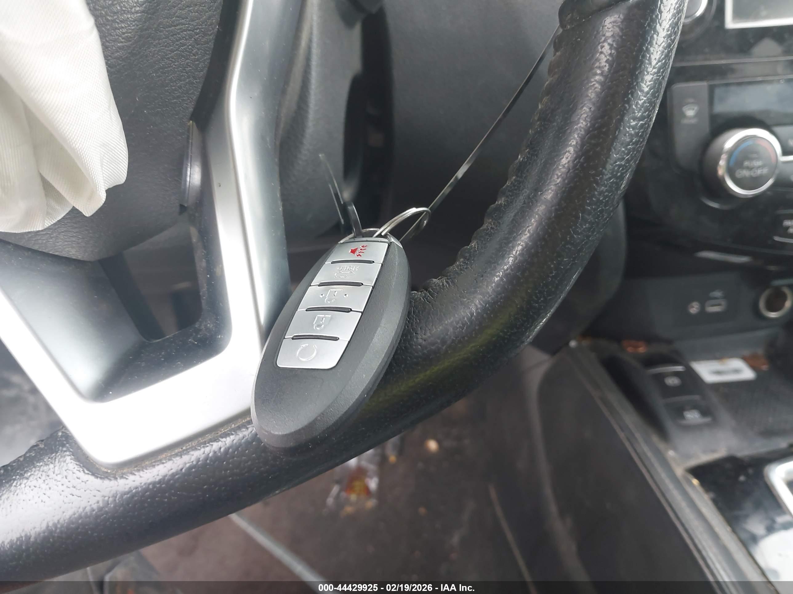 NISSAN ROGUE image 11