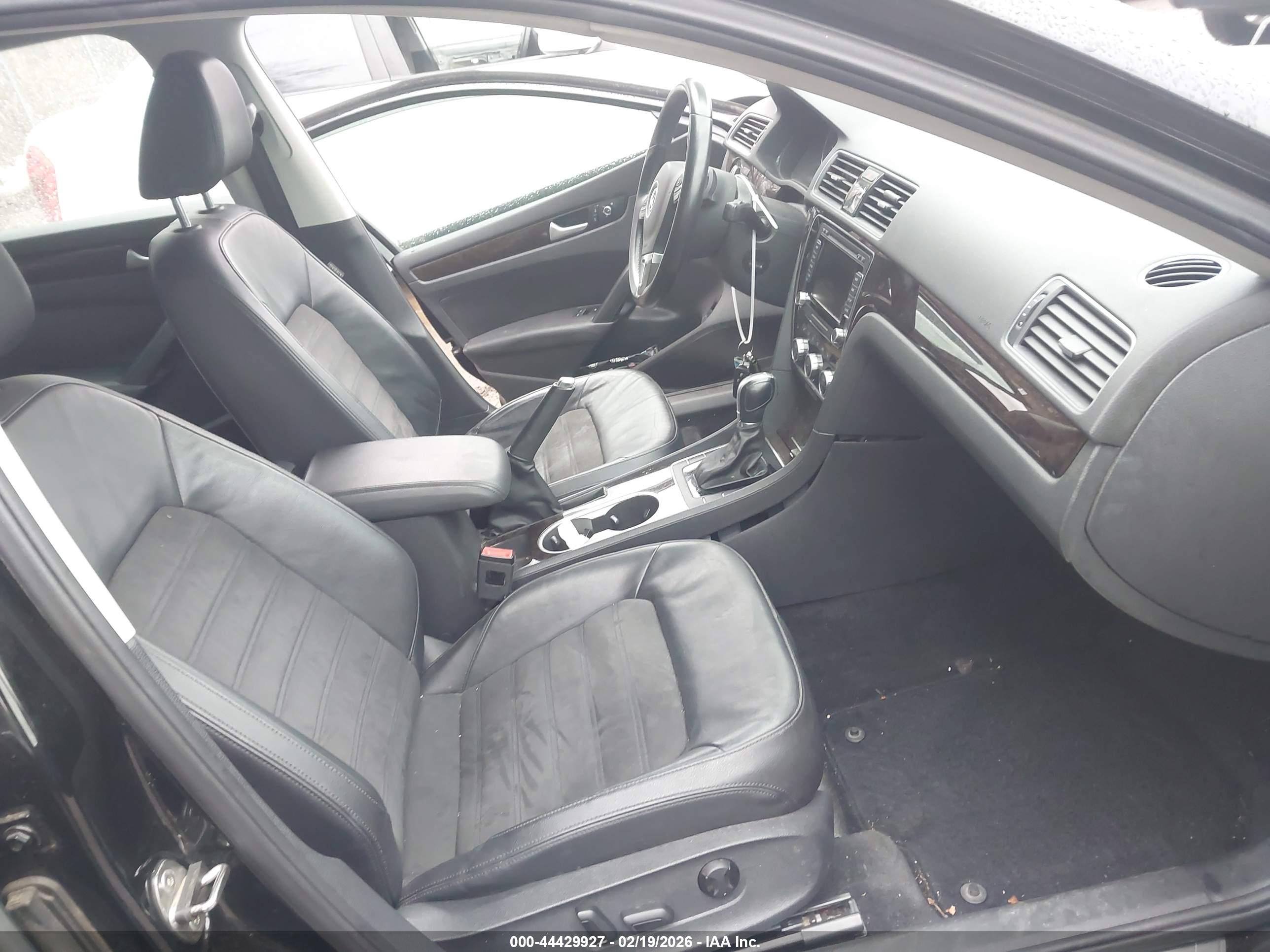 VOLKSWAGEN PASSAT image 5