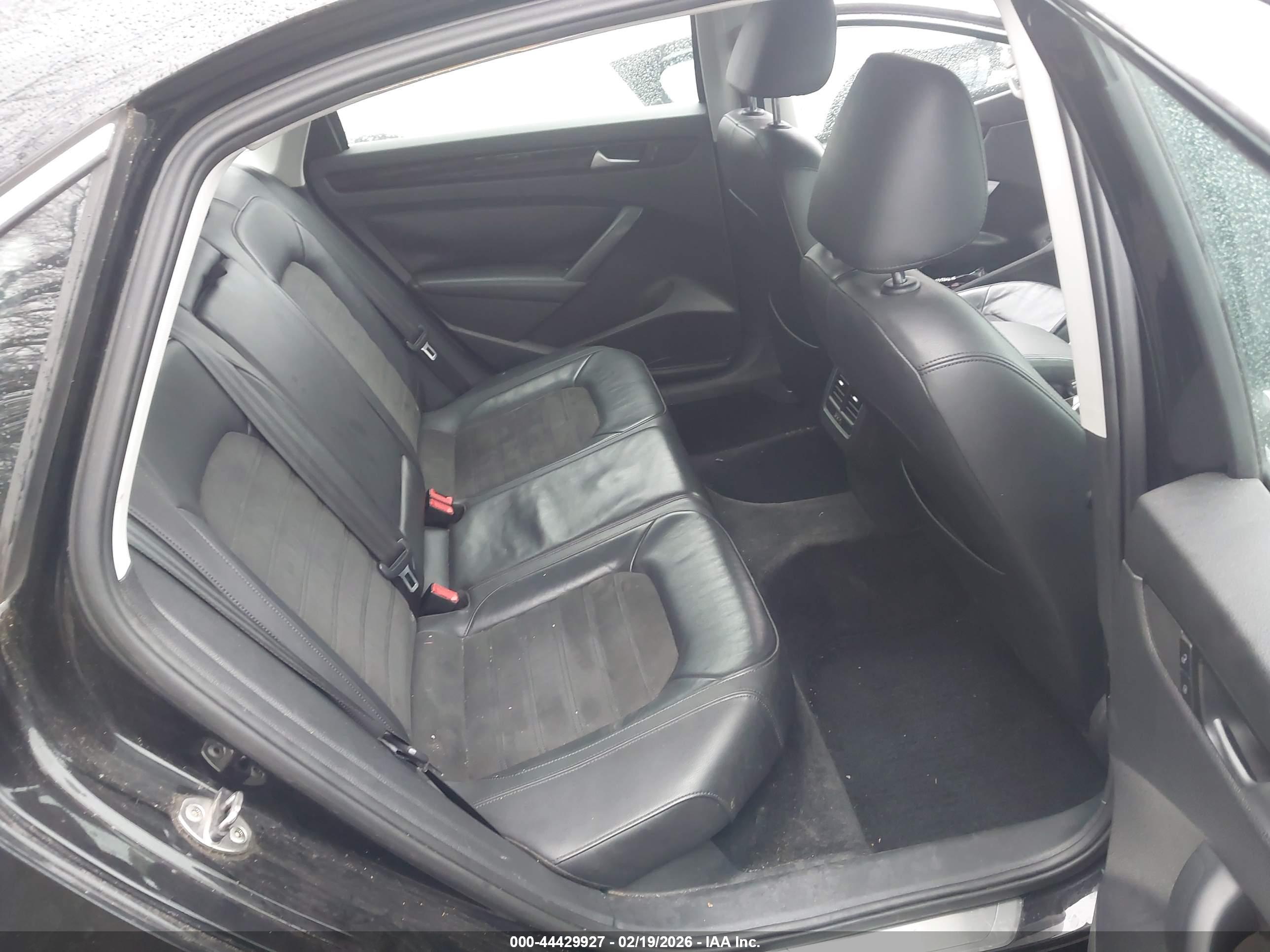 VOLKSWAGEN PASSAT image 8