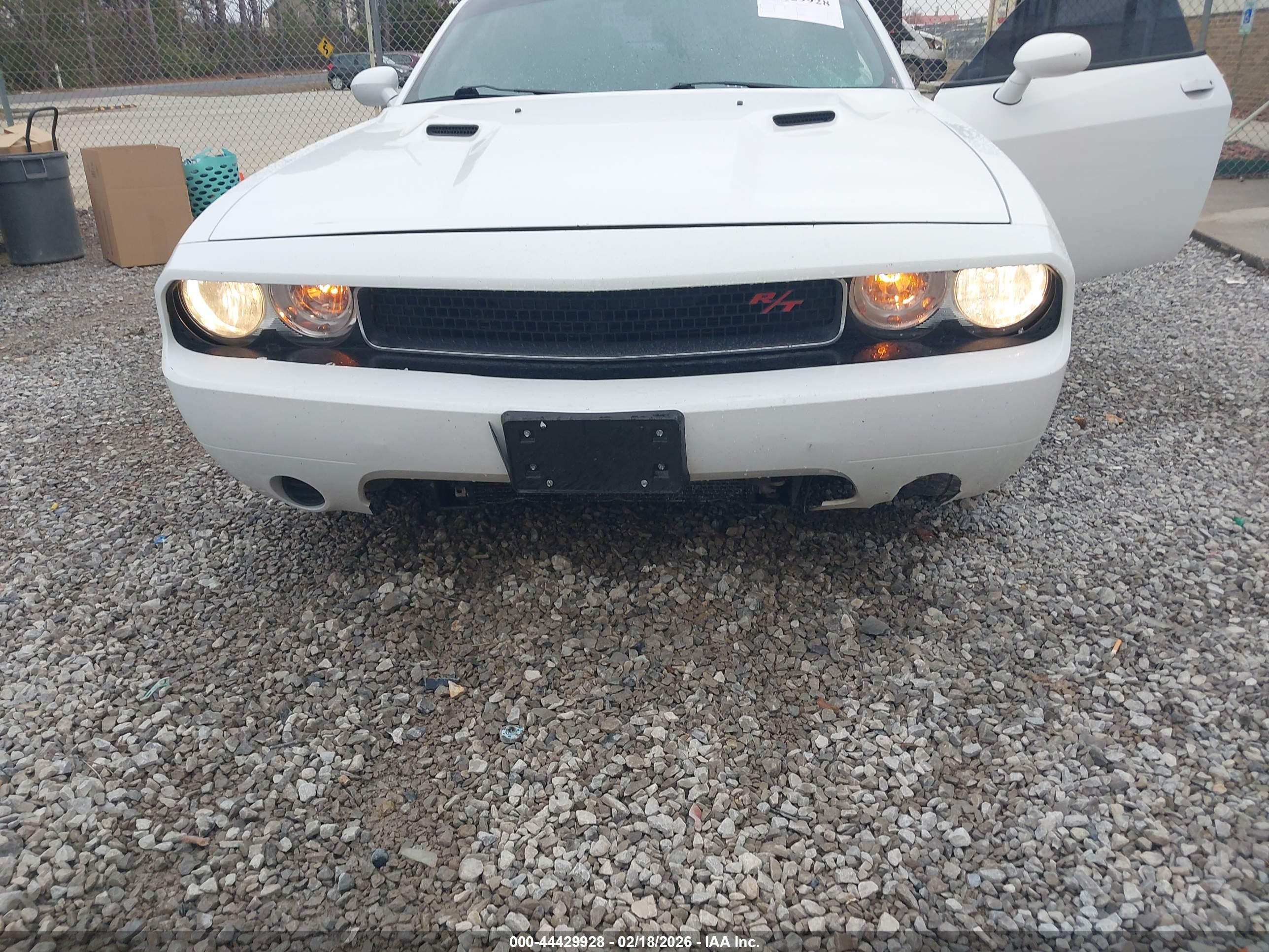 DODGE CHALLENGER image 6