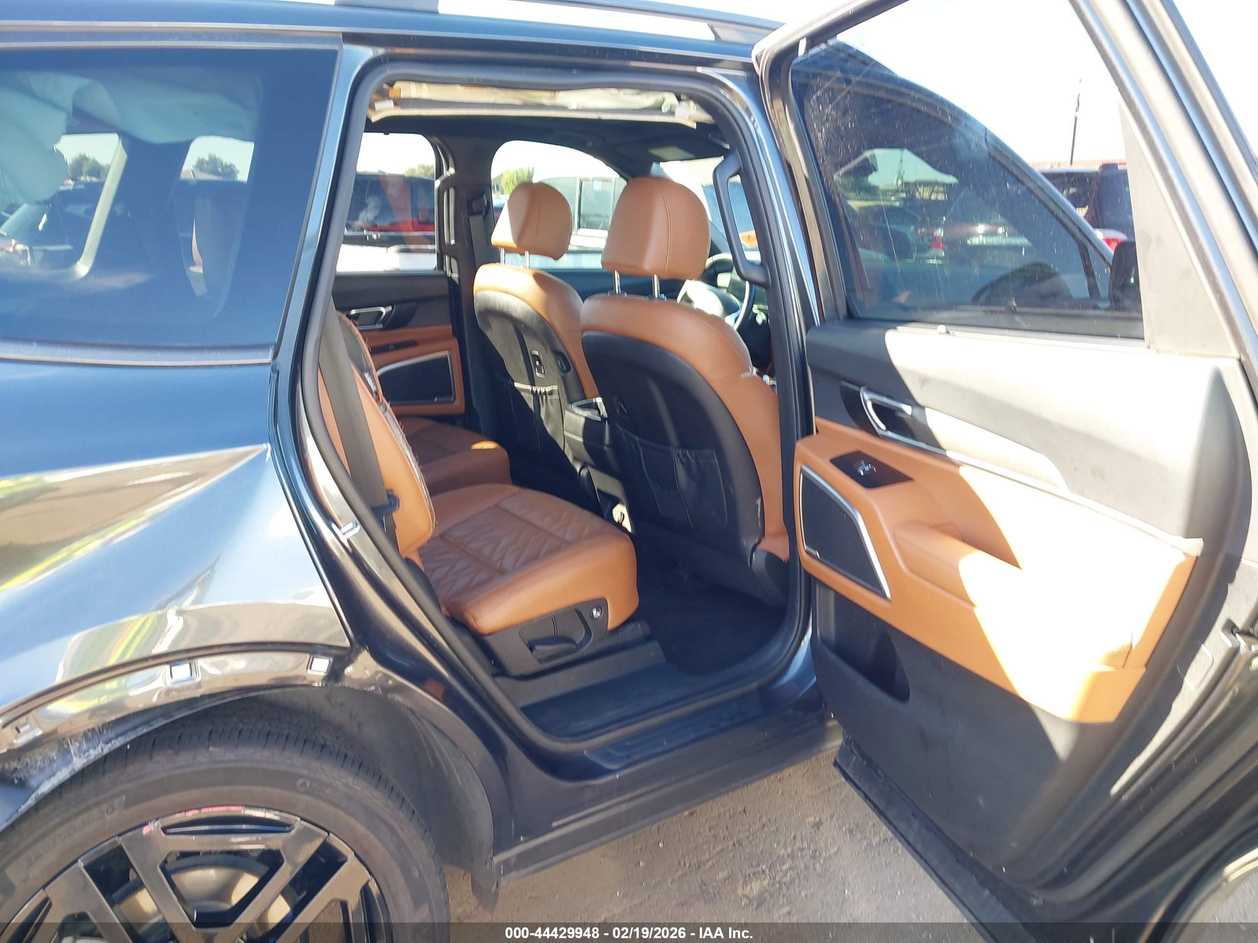 KIA TELLURIDE image 8