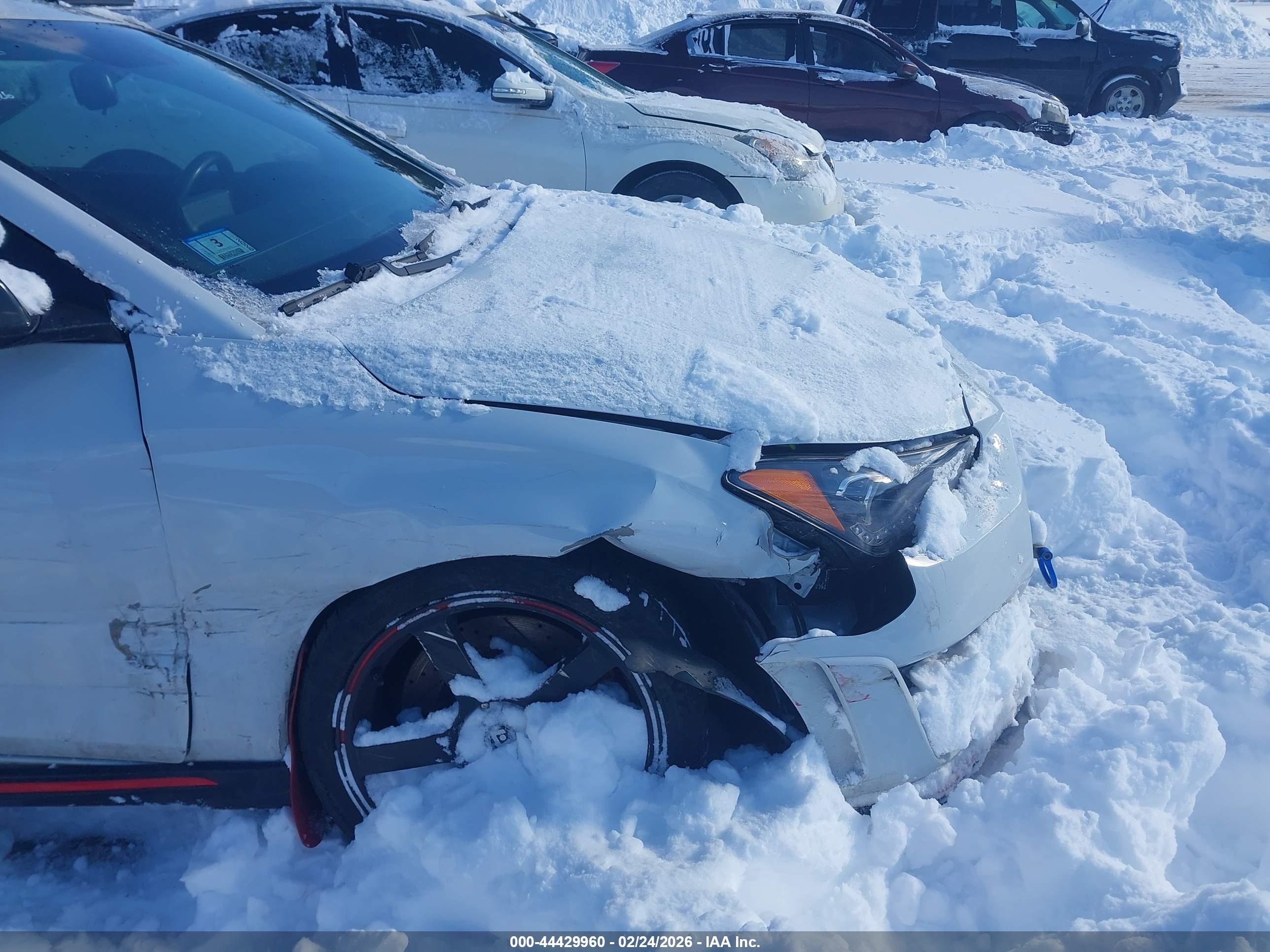 HYUNDAI VELOSTER image 6