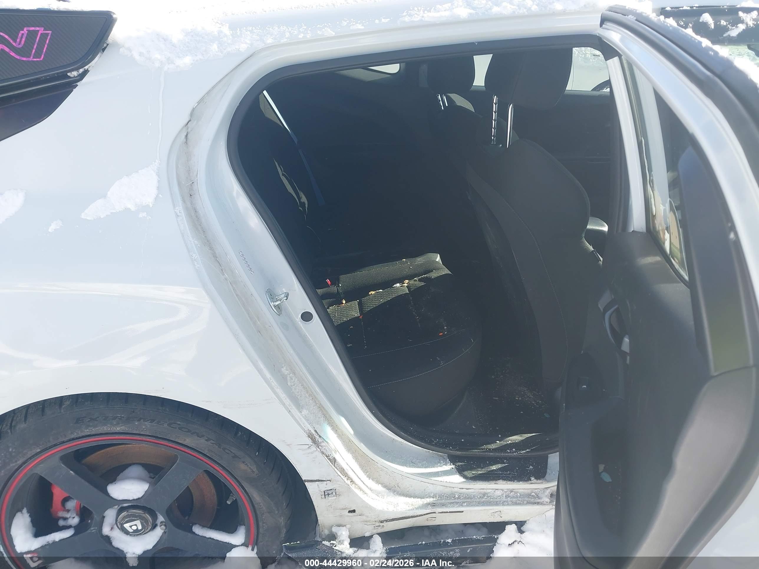 HYUNDAI VELOSTER image 8
