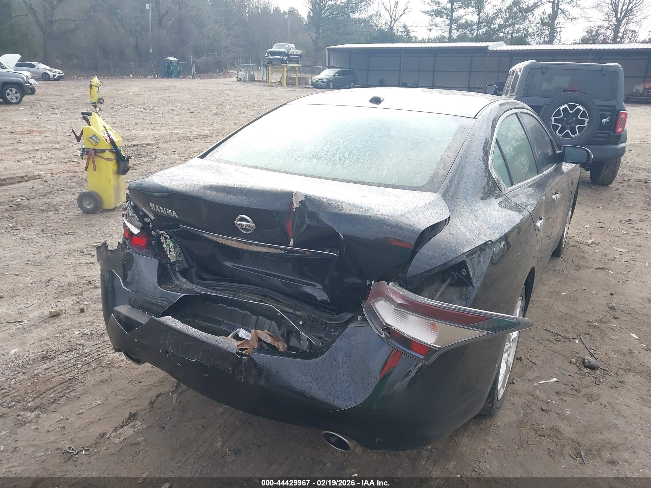 NISSAN MAXIMA image 6