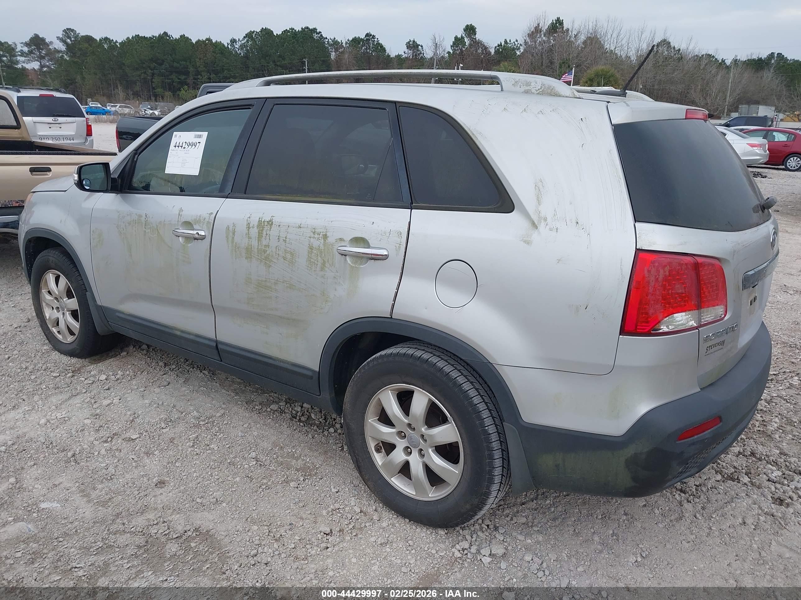 KIA SORENTO image 3