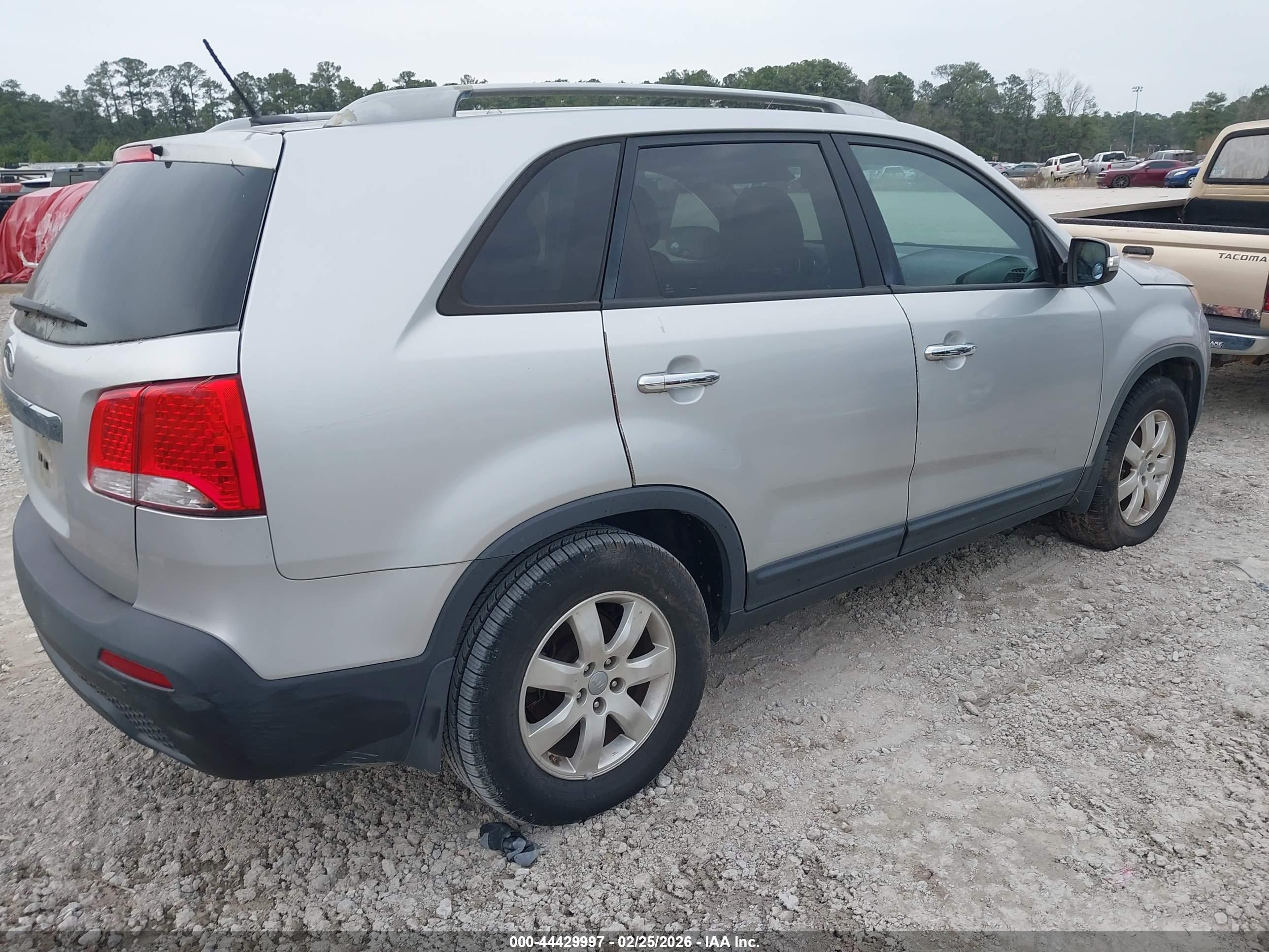KIA SORENTO image 4