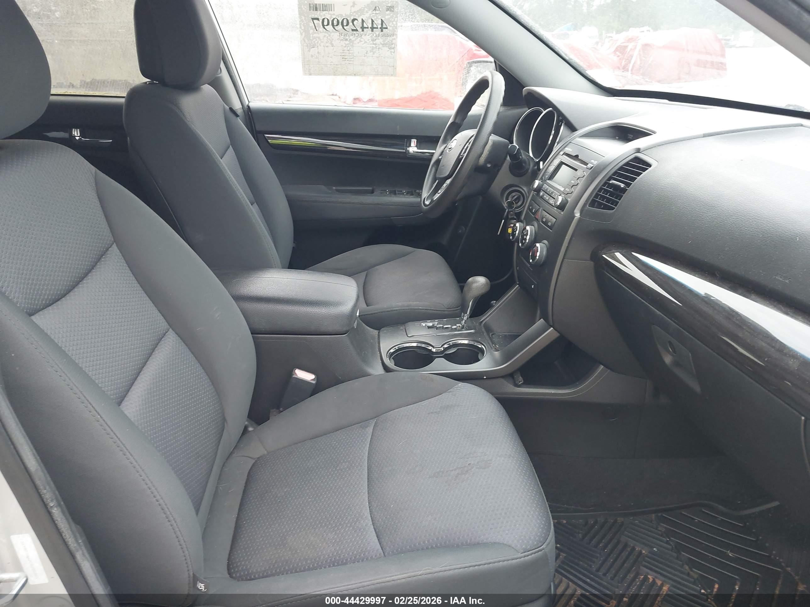 KIA SORENTO image 5